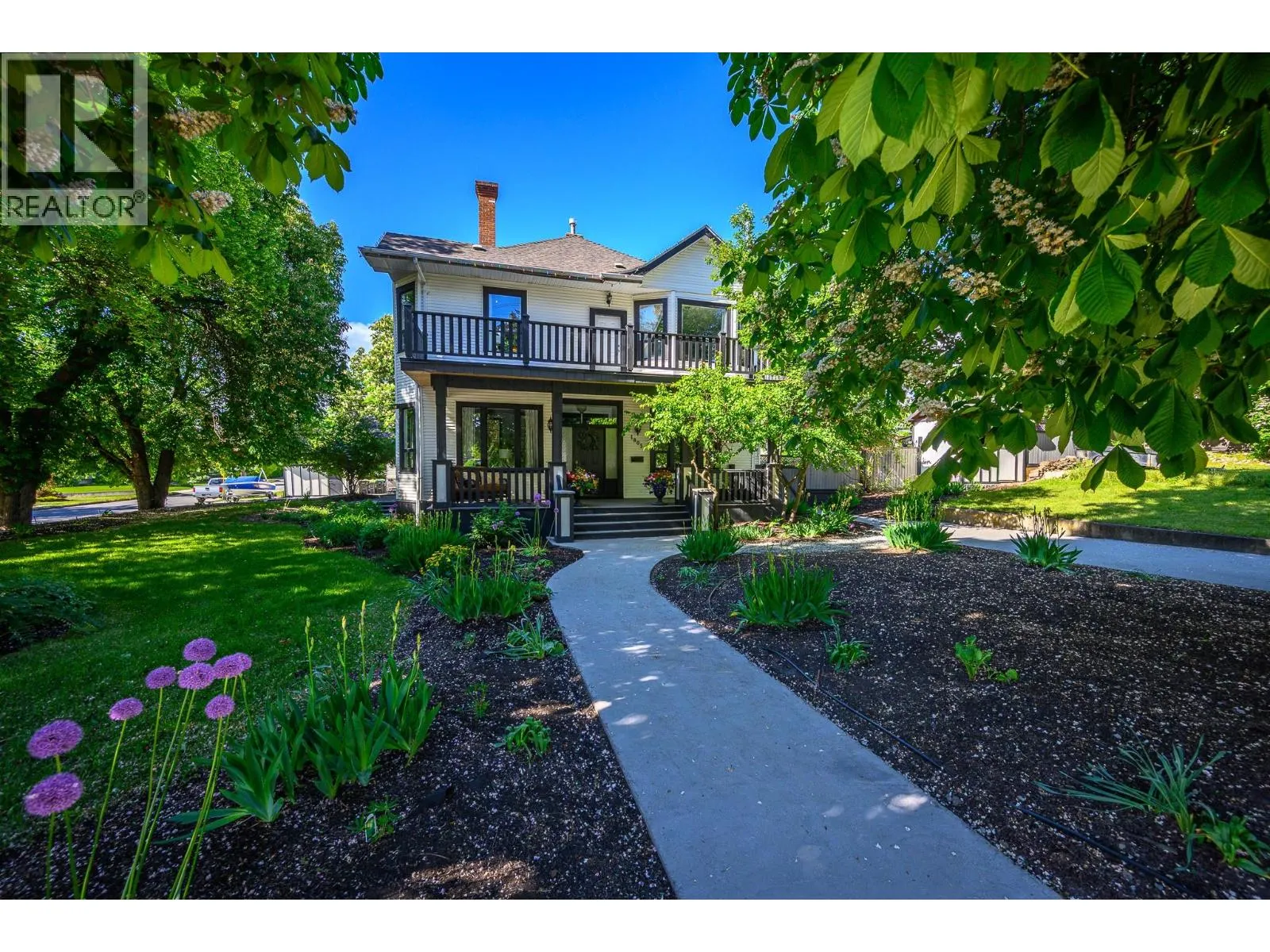 1805 32 Avenue