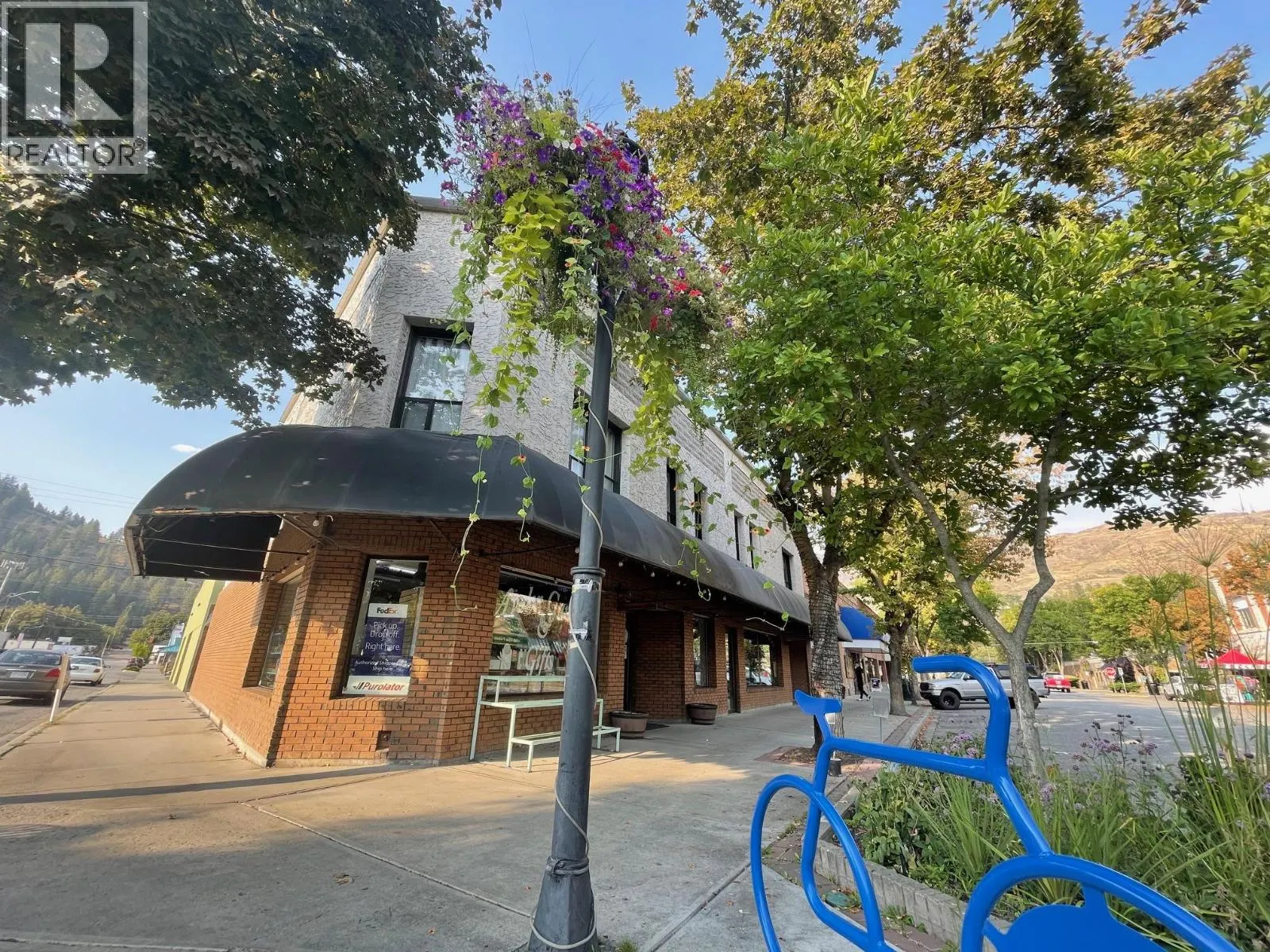 283 Market Avenue