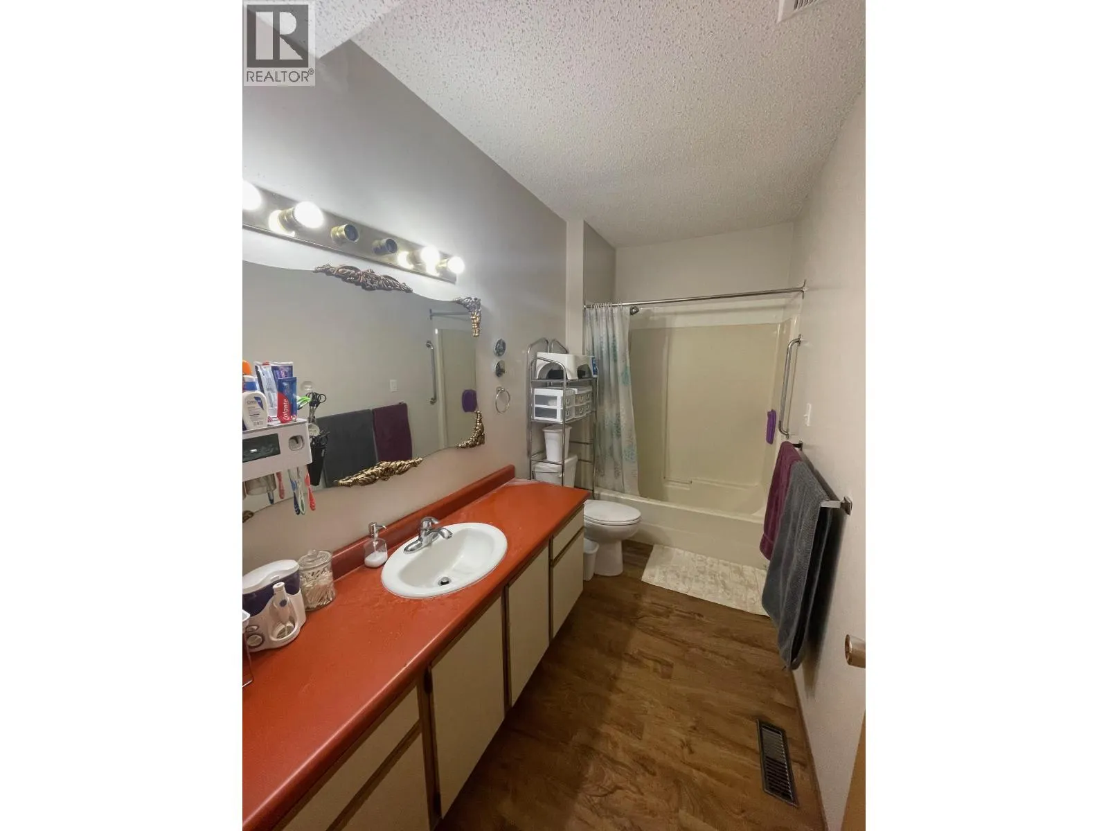 283 Market Avenue
