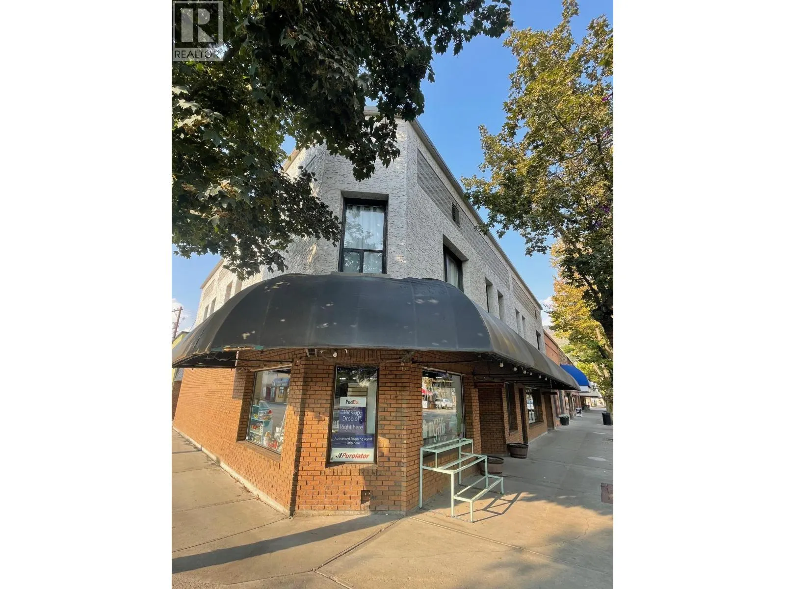 283 Market Avenue