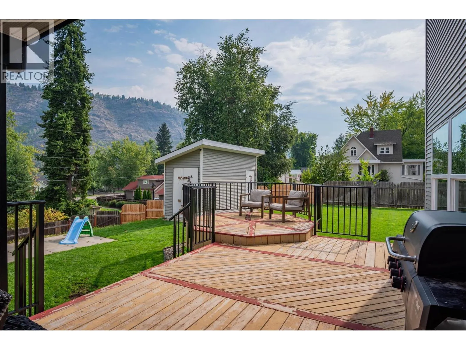 300 KOOTENAY Avenue