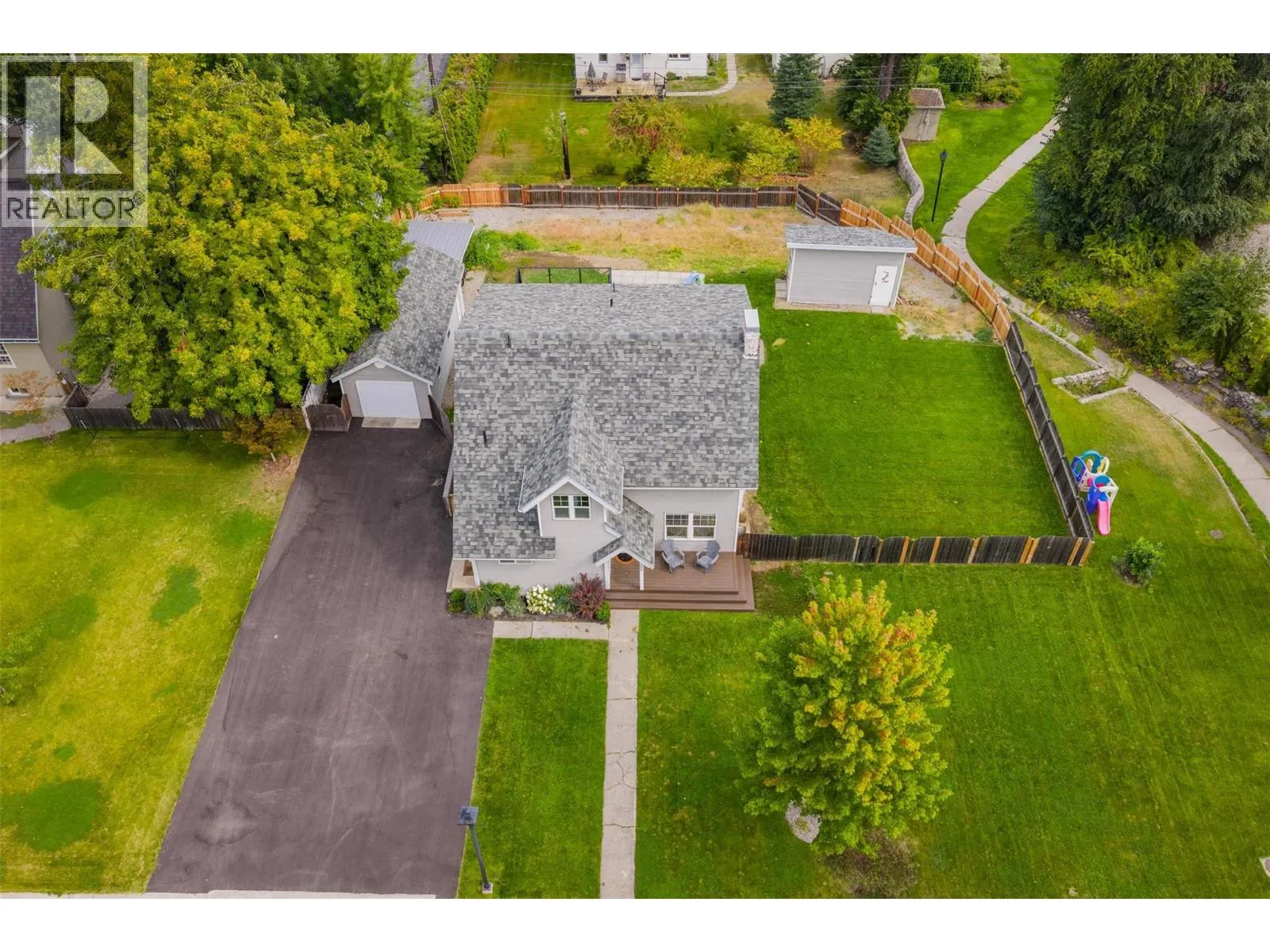 300 KOOTENAY Avenue