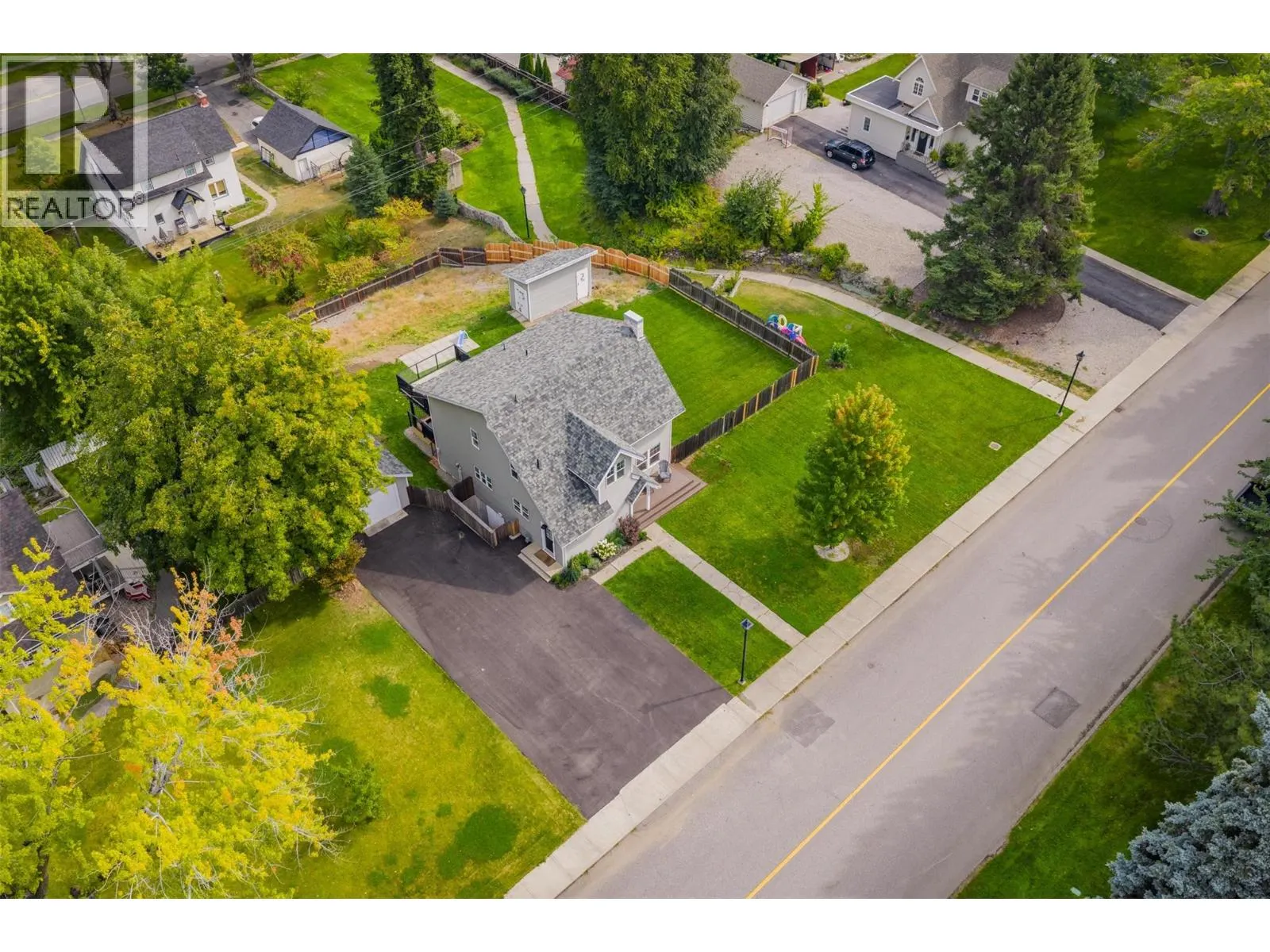 300 KOOTENAY Avenue