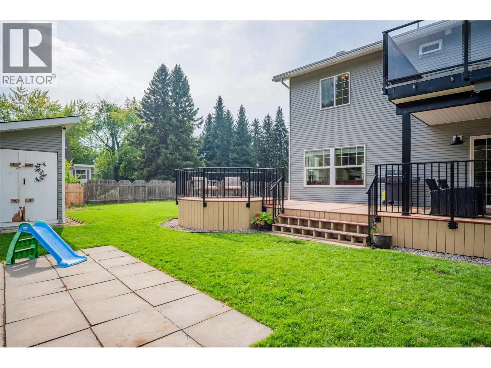 300 KOOTENAY Avenue