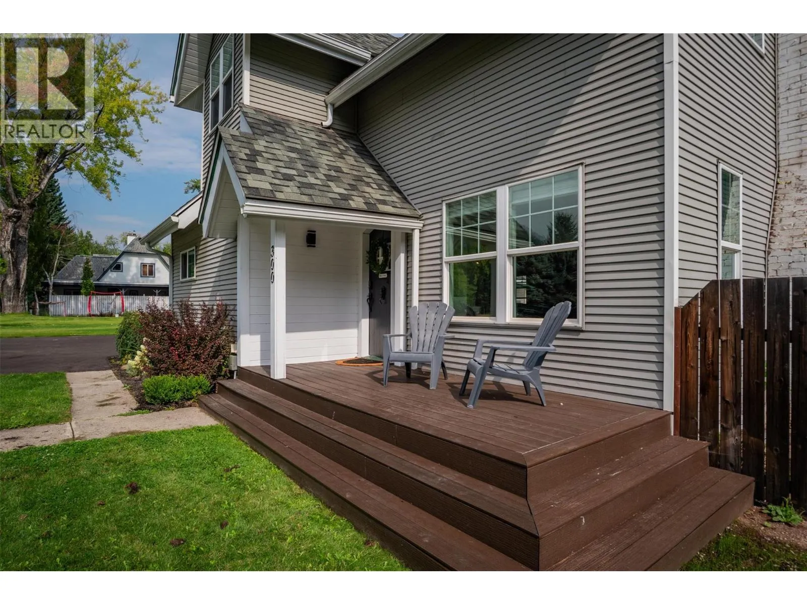 300 KOOTENAY Avenue