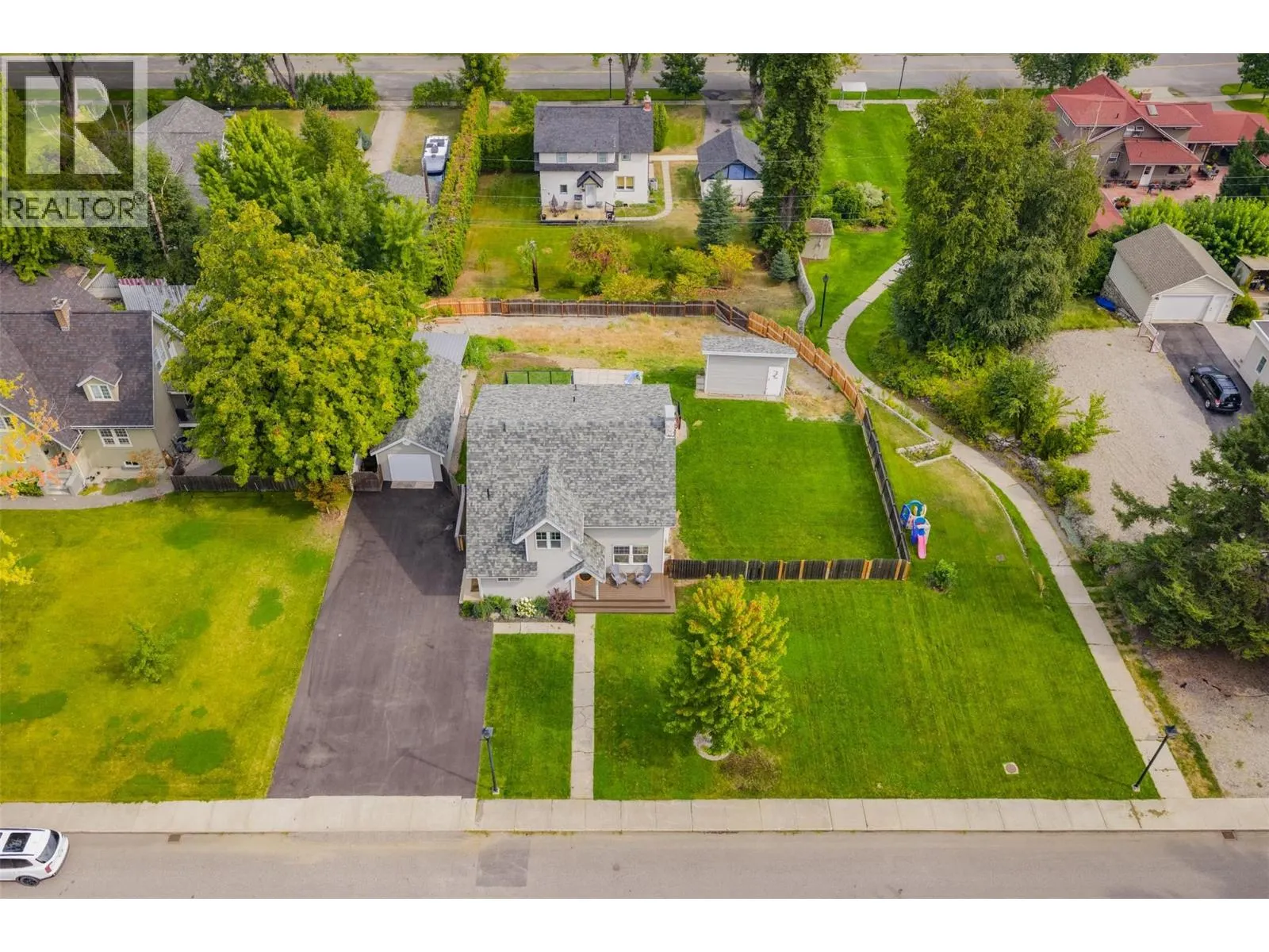 300 KOOTENAY Avenue