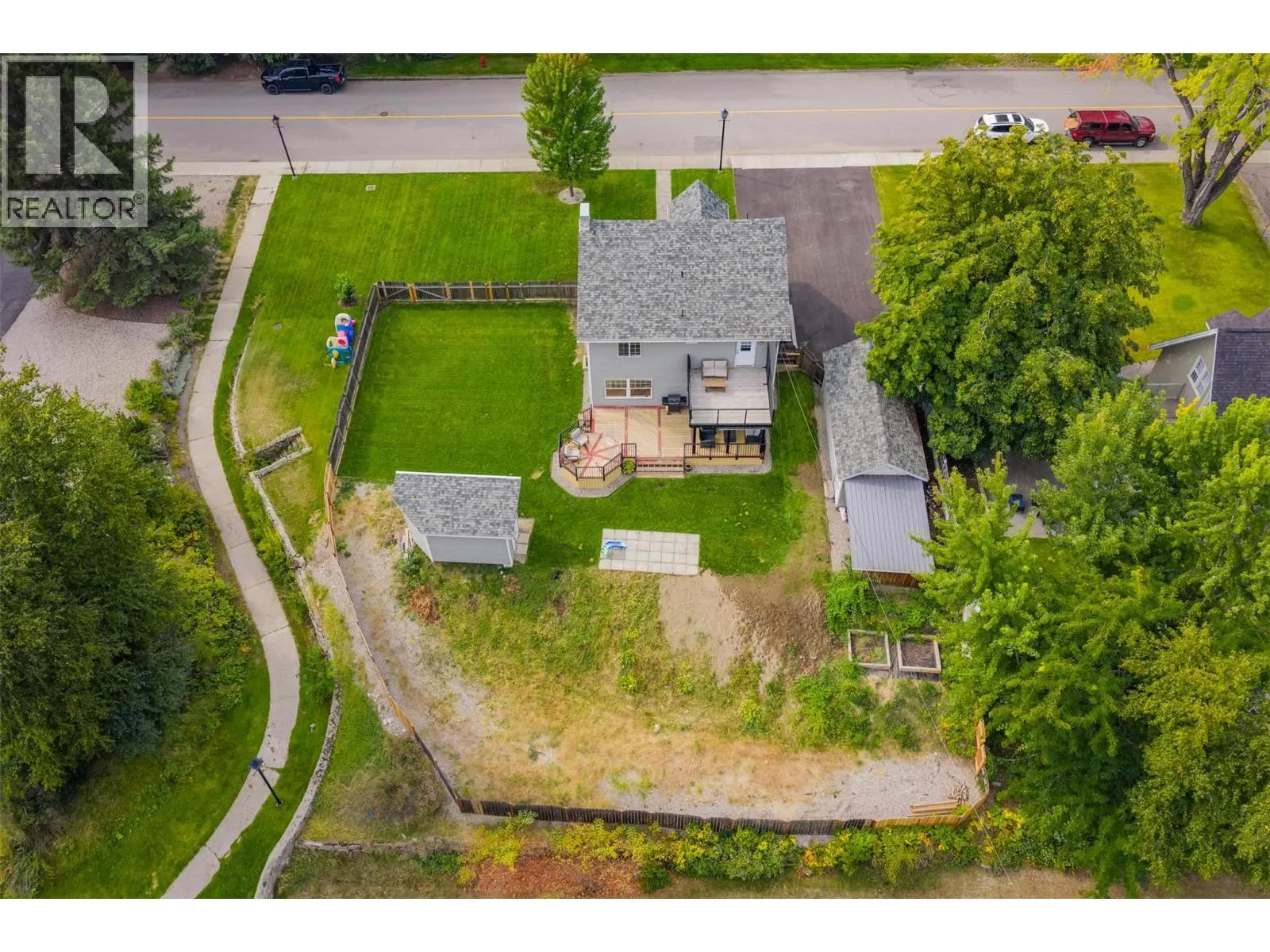 300 KOOTENAY Avenue