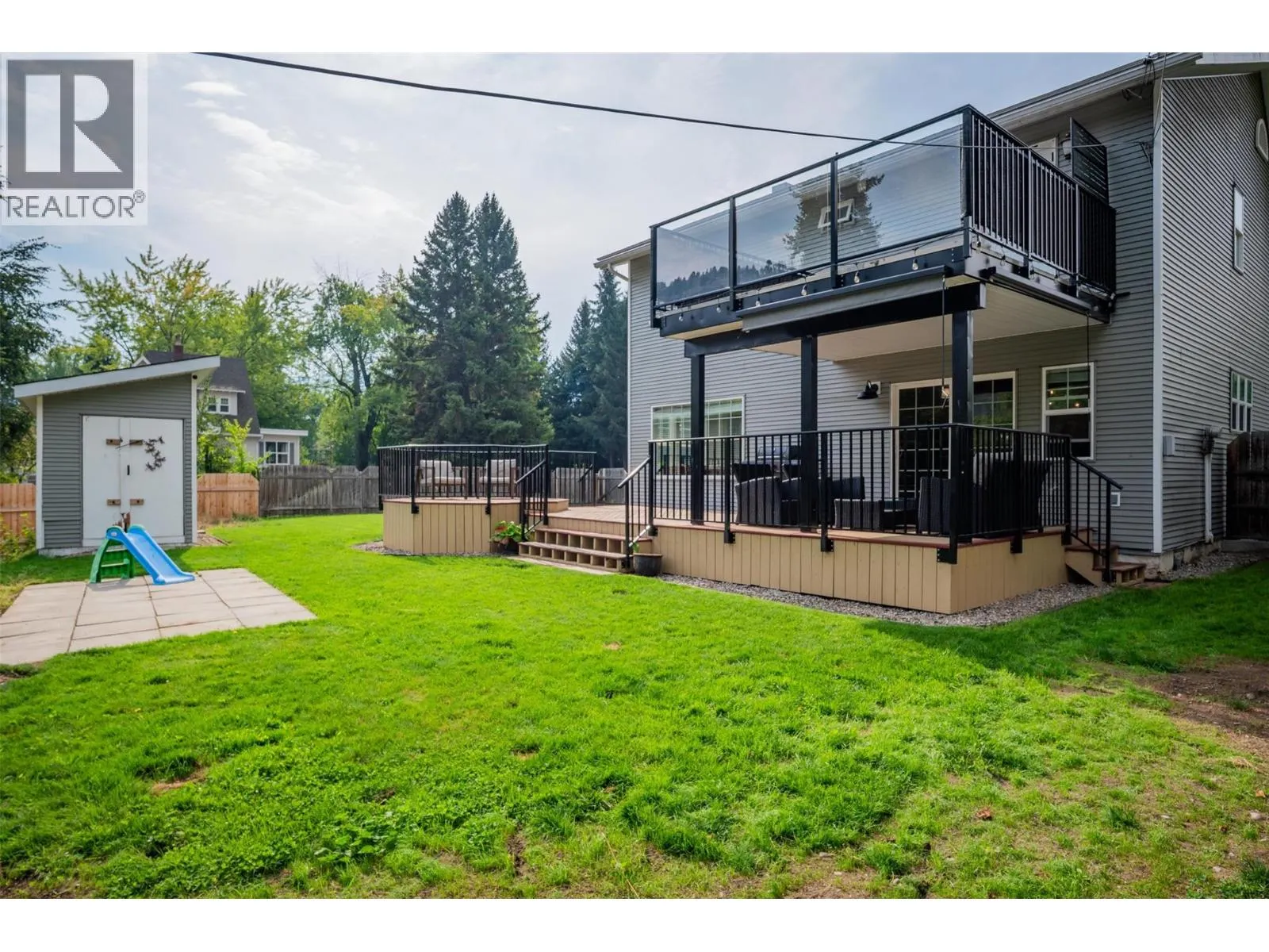300 KOOTENAY Avenue
