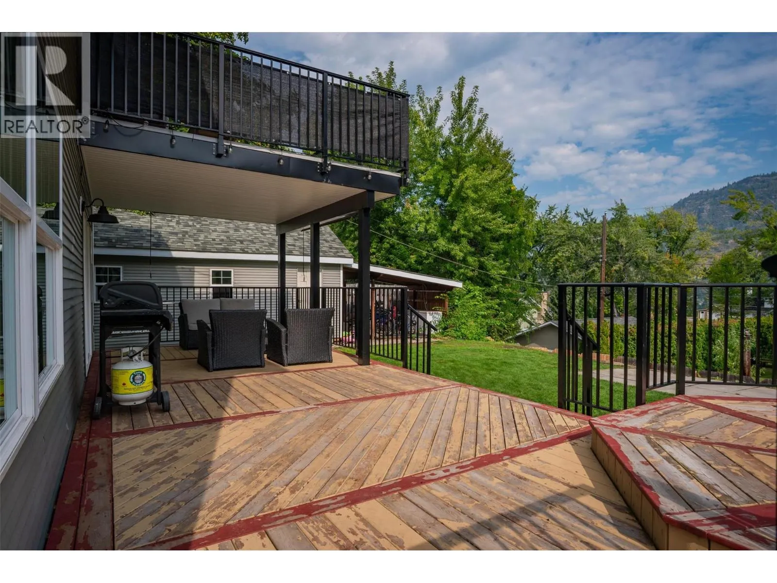 300 KOOTENAY Avenue