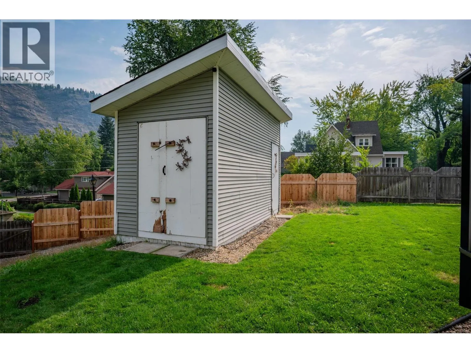 300 KOOTENAY Avenue