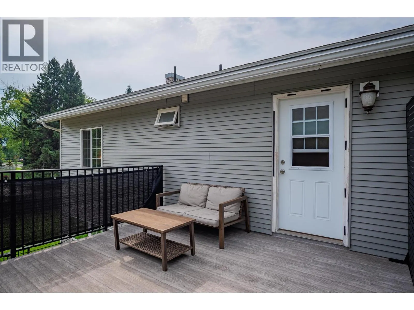 300 KOOTENAY Avenue