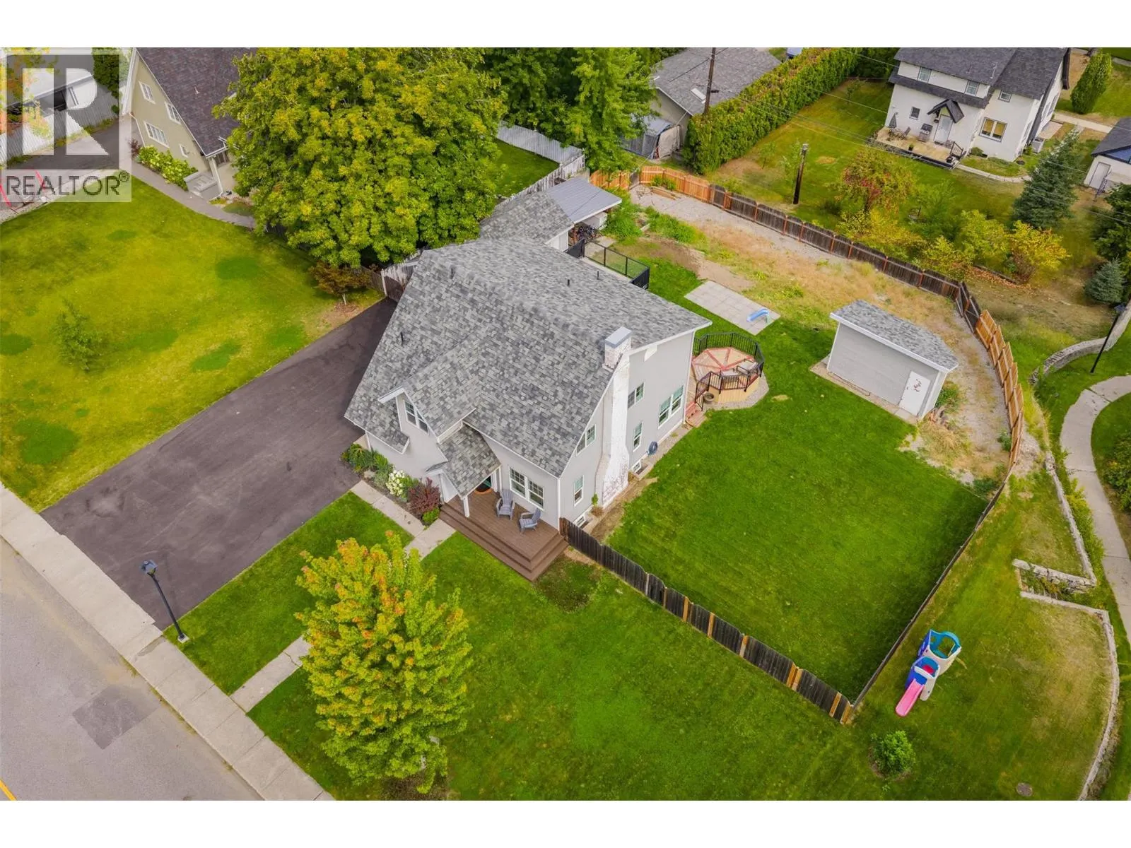 300 KOOTENAY Avenue