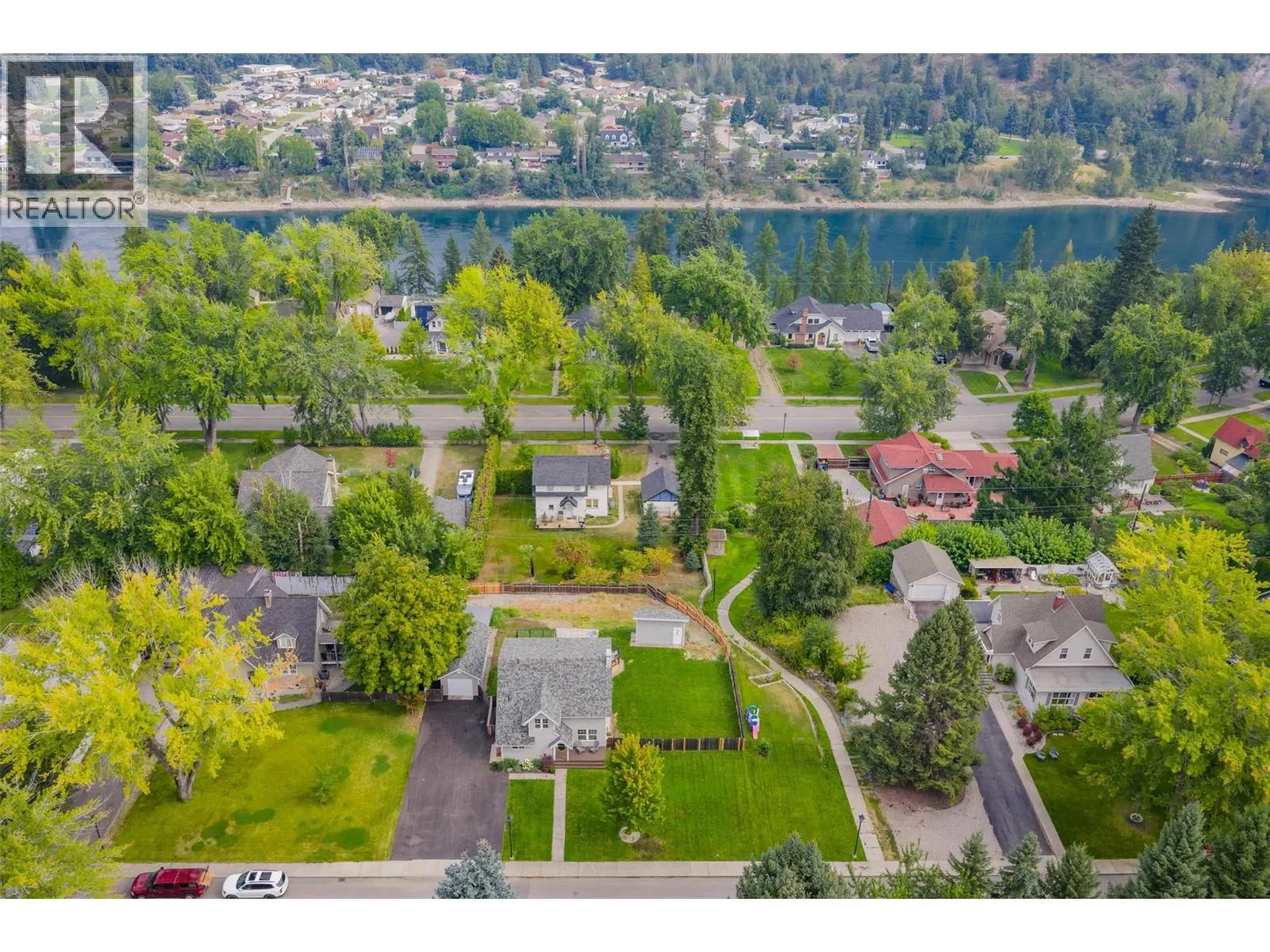 300 KOOTENAY Avenue