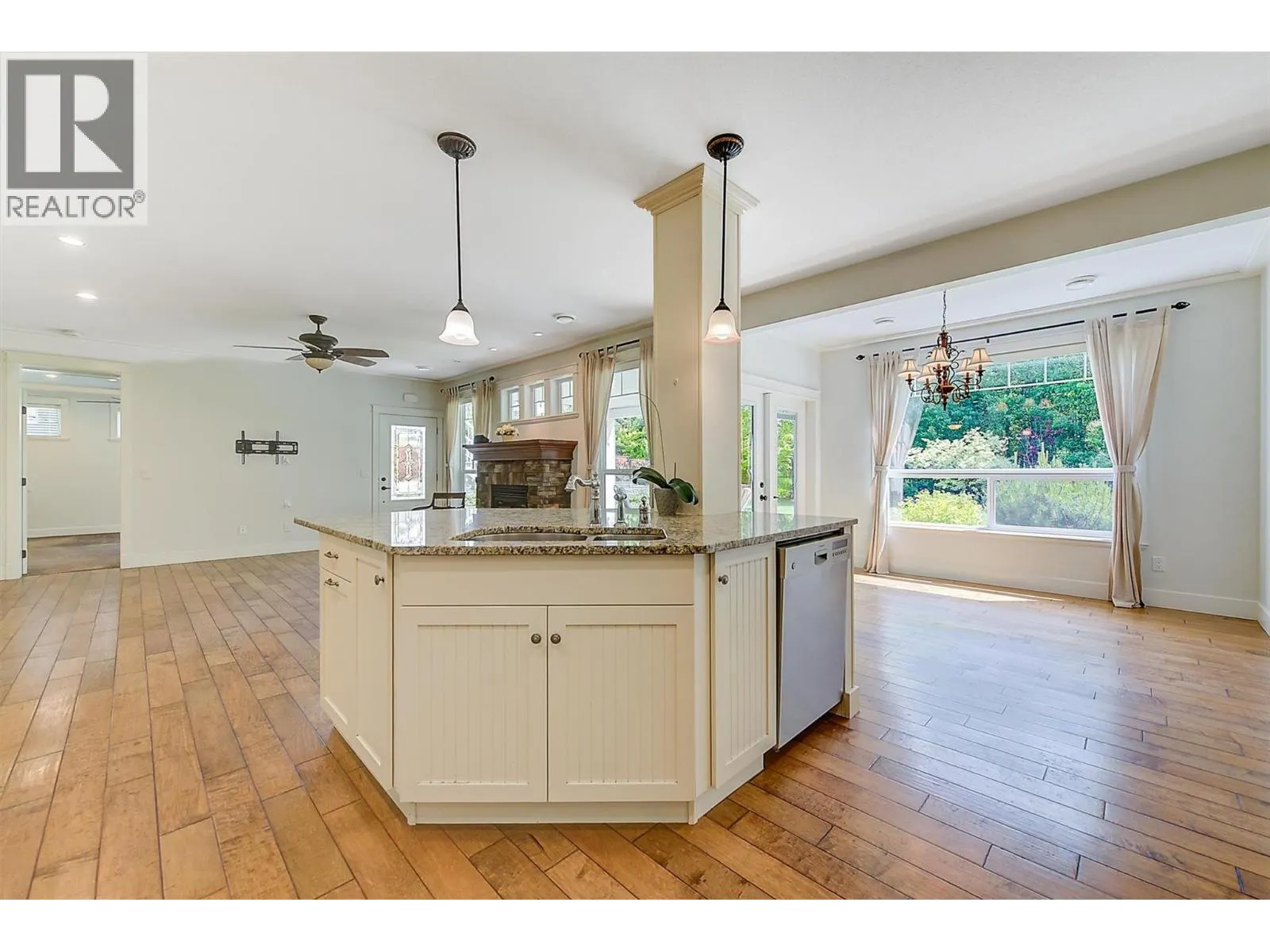 2423 Paramount Drive