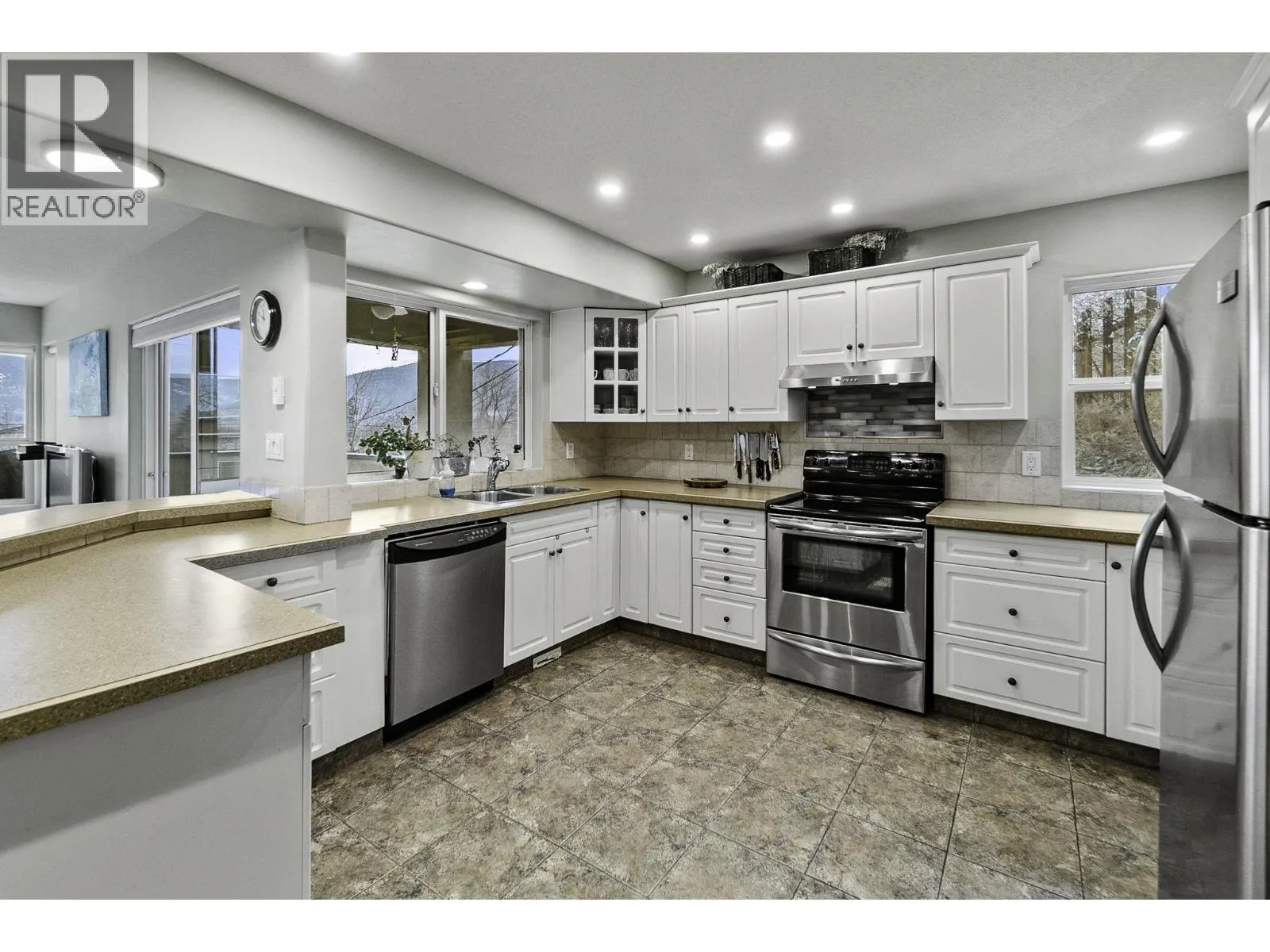 712 Creekside Road
