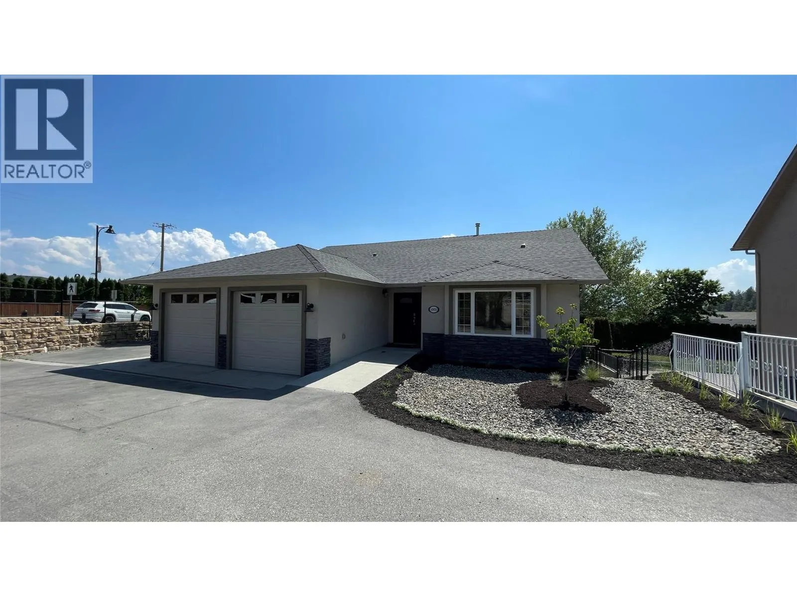 1009 Hudson Road