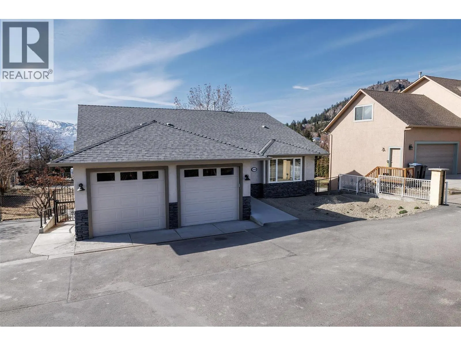 1009 Hudson Road