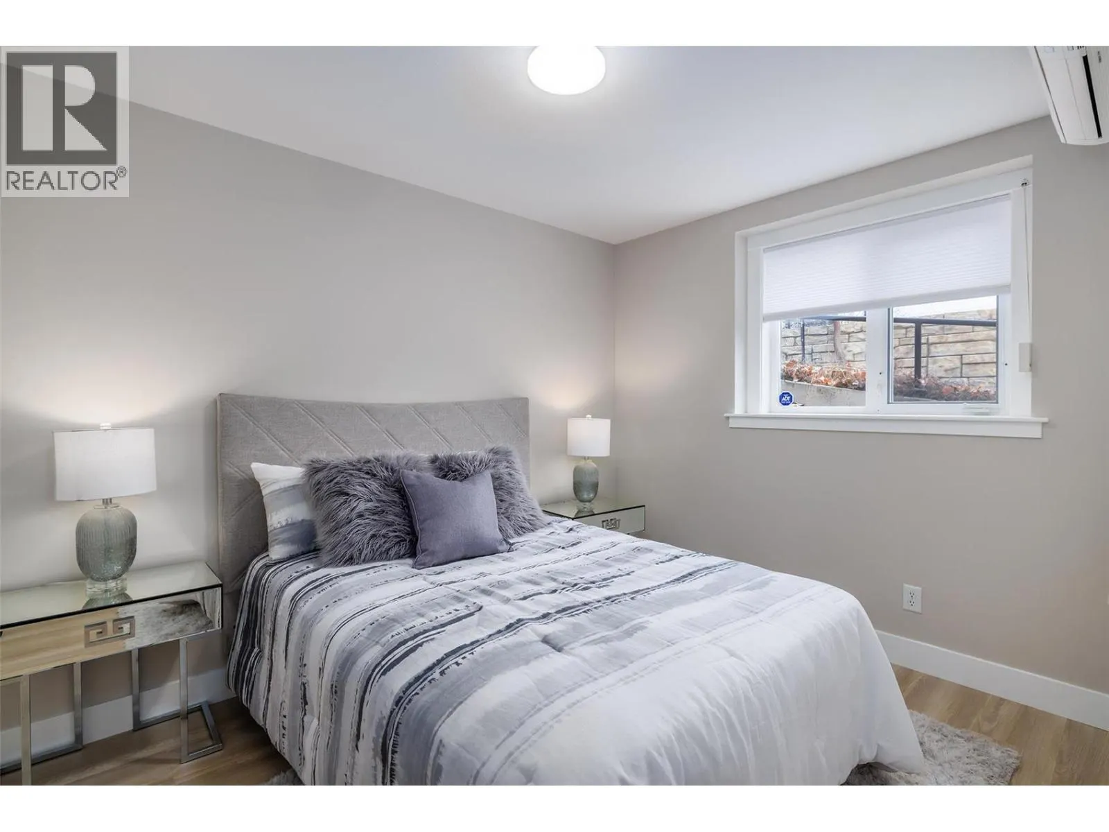 1009 Hudson Road