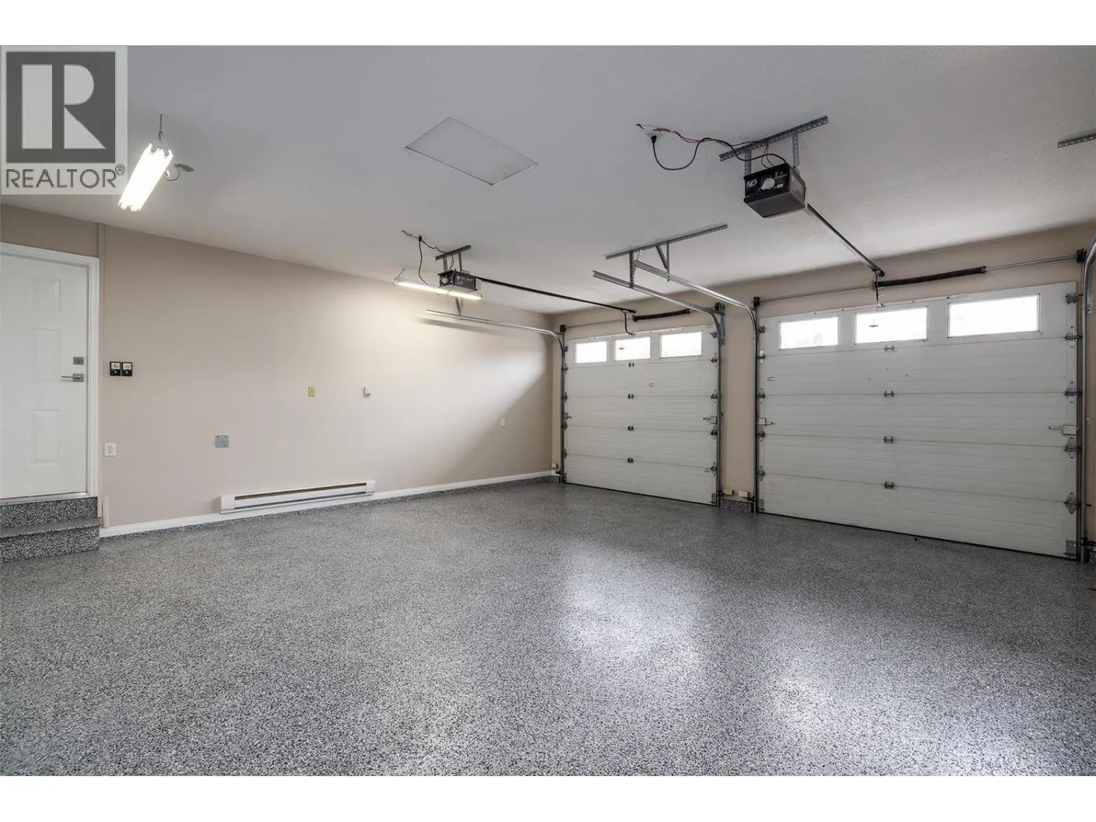 1009 Hudson Road