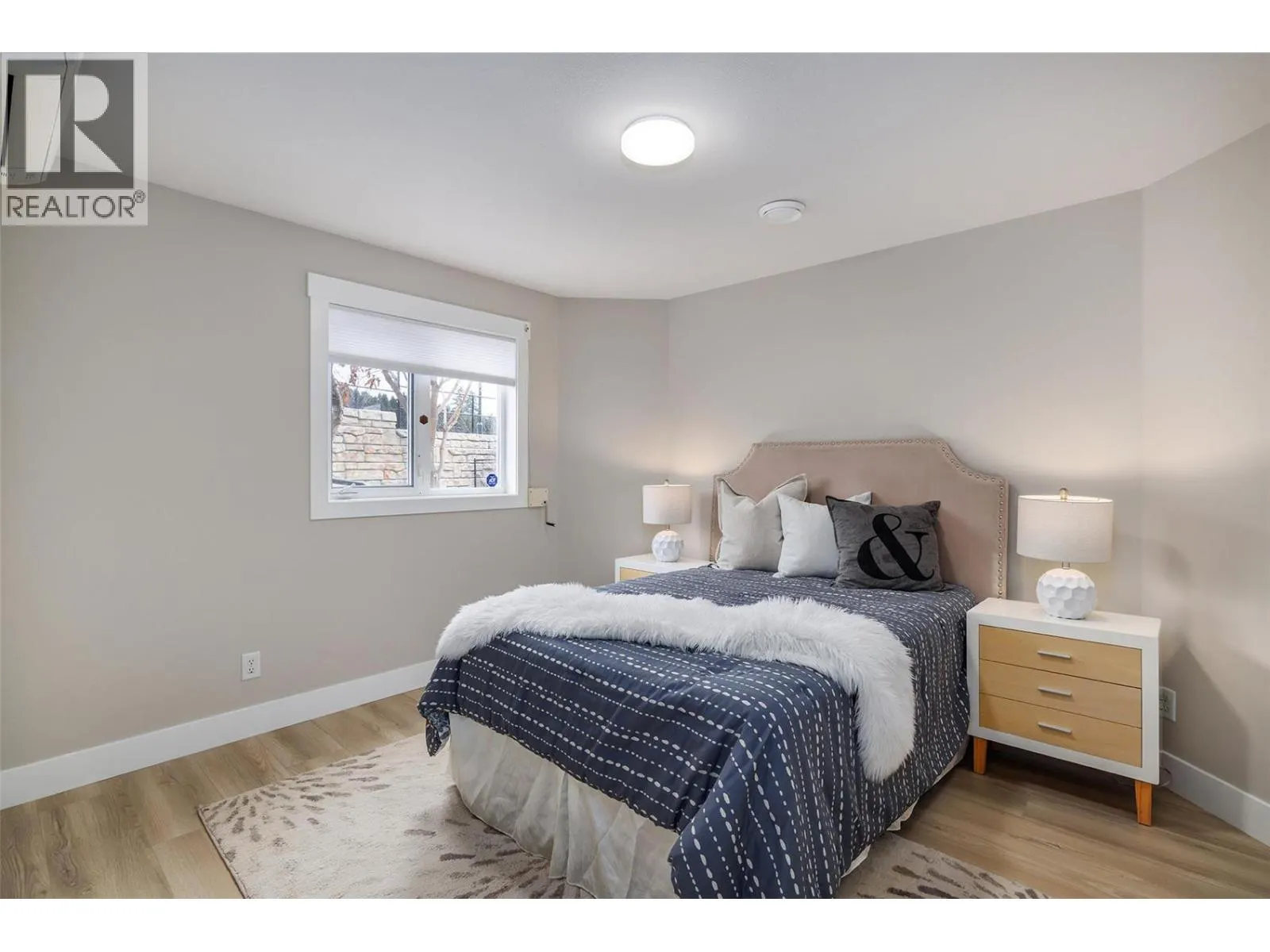 1009 Hudson Road