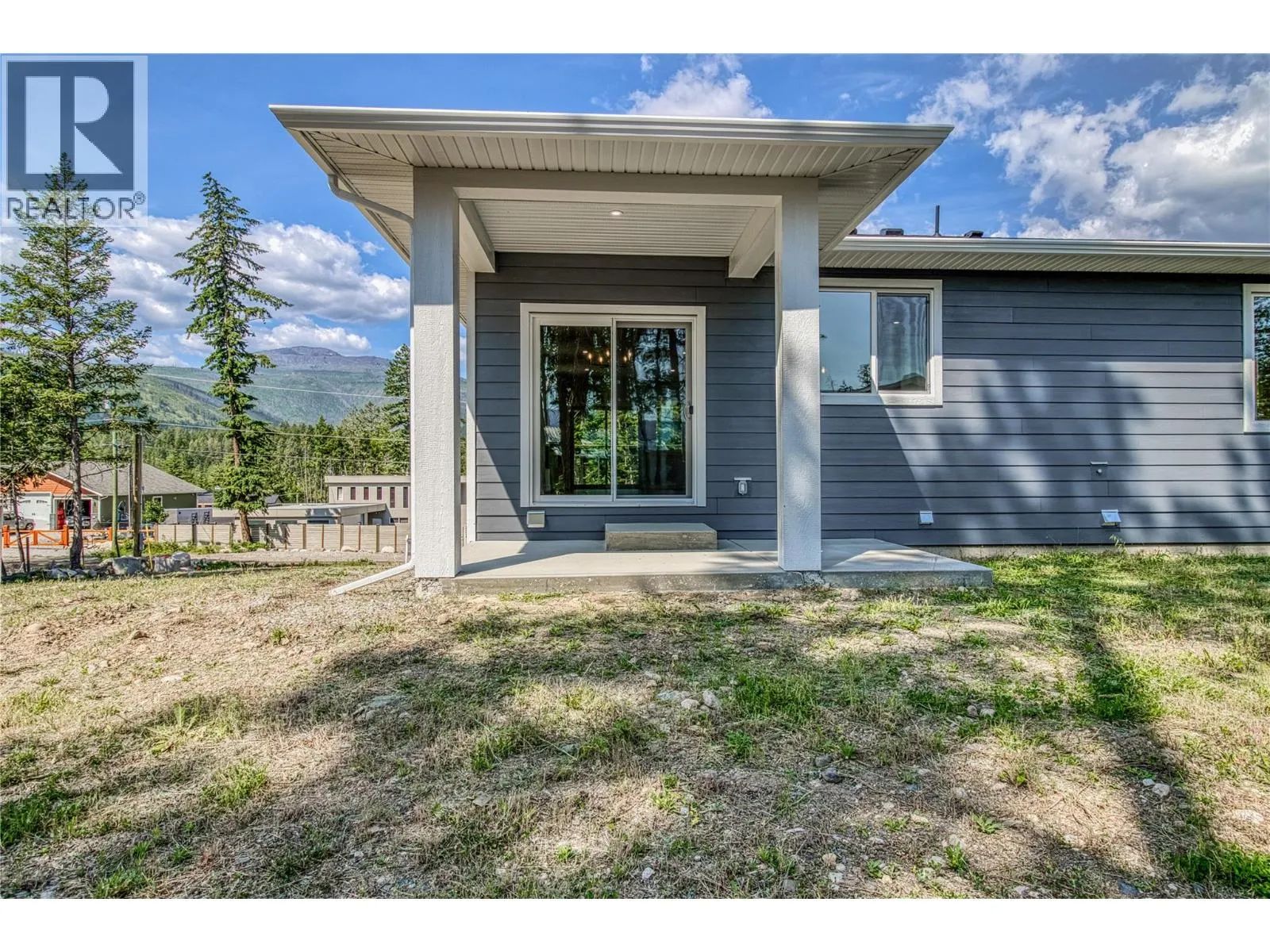 7186 Dunwaters Road