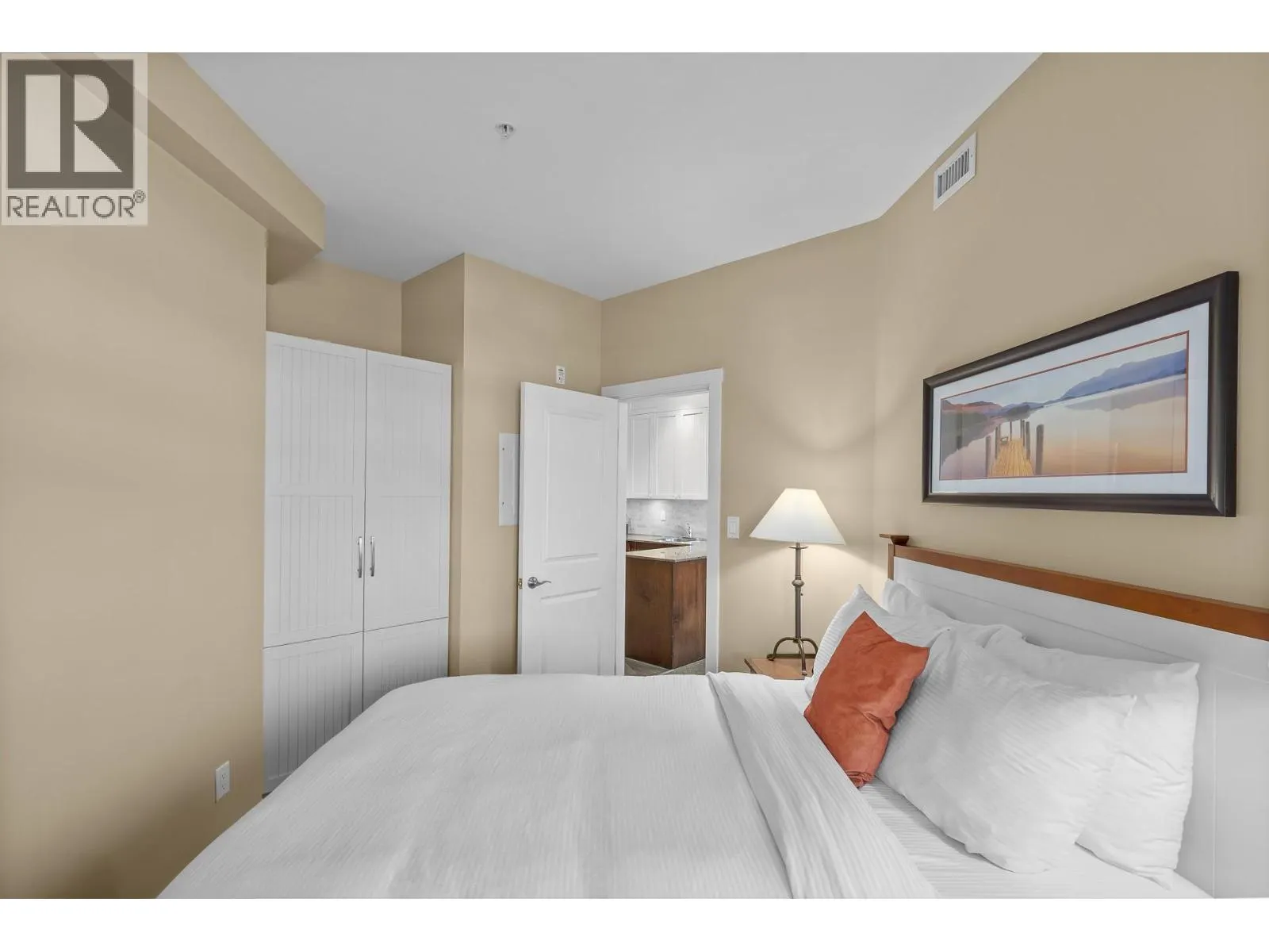 12811 LAKESHORE Drive Unit# 518