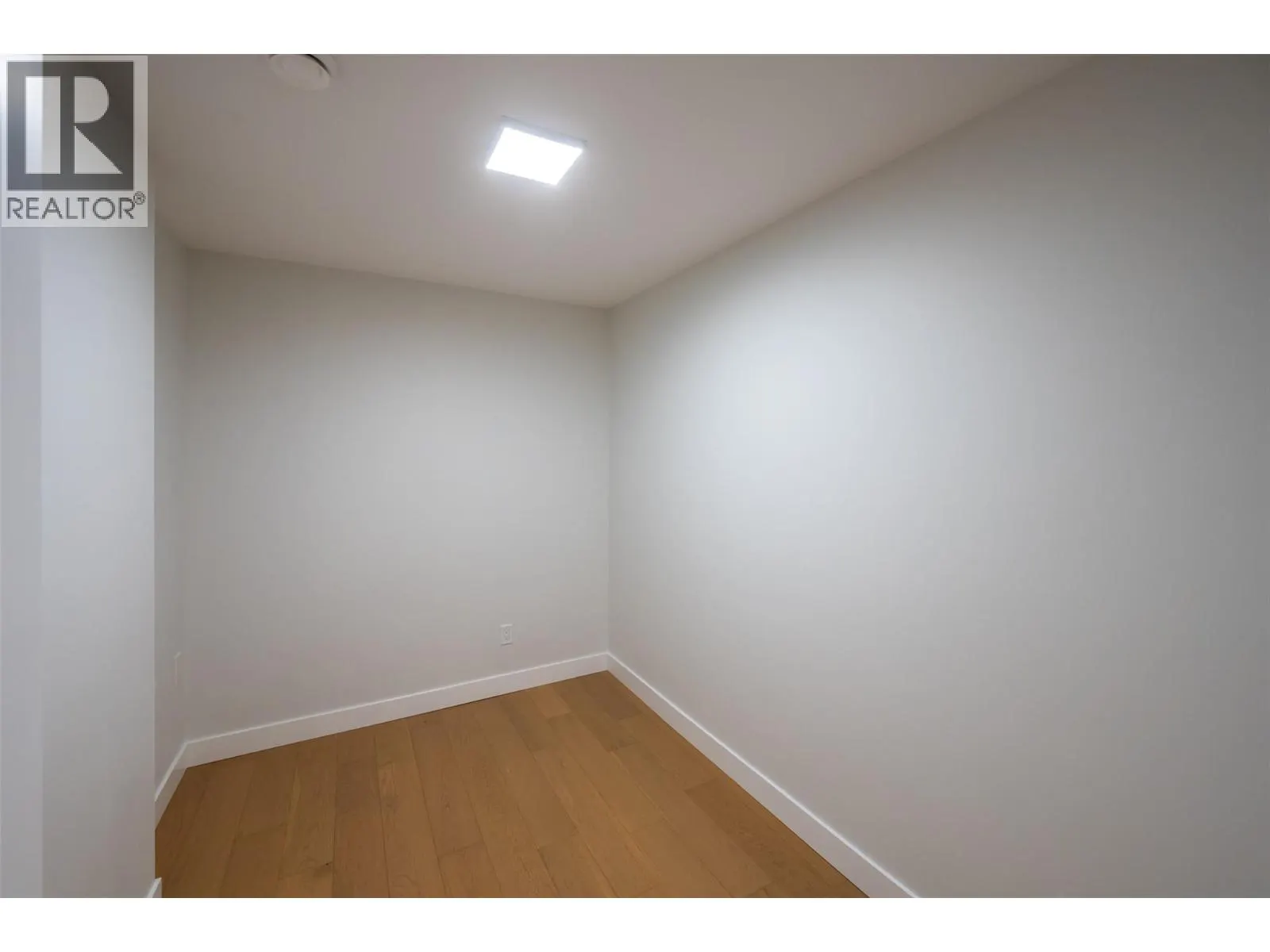 124 Barton Court