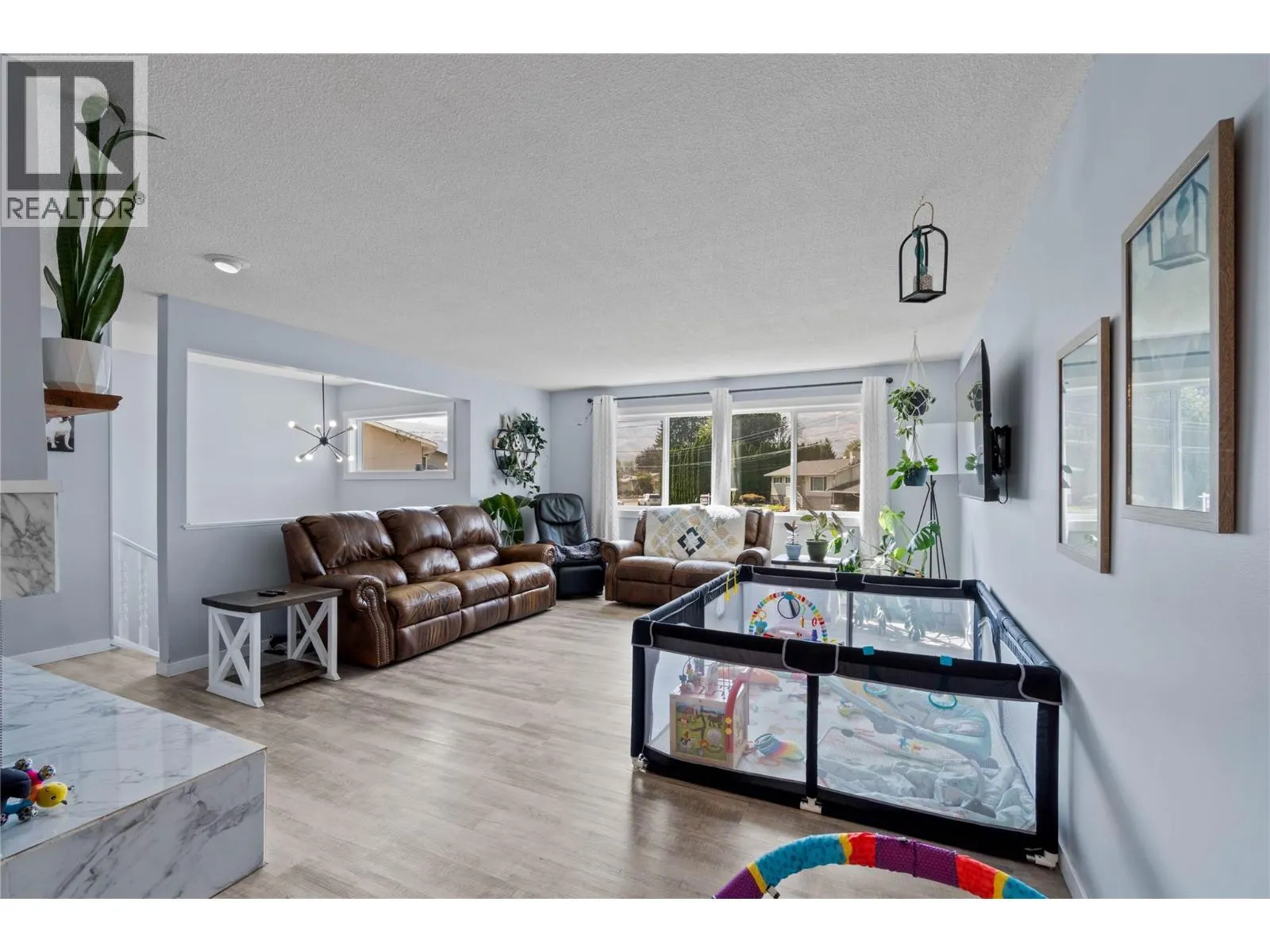 649 VALDES Drive