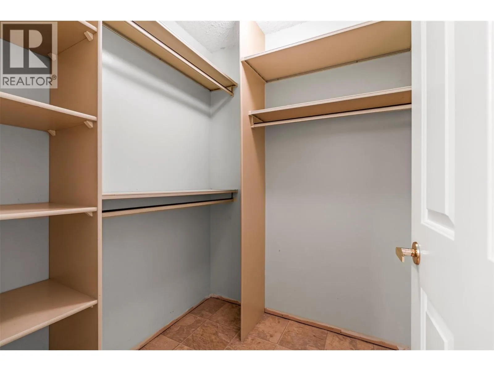 3900 27 Avenue Unit# 23