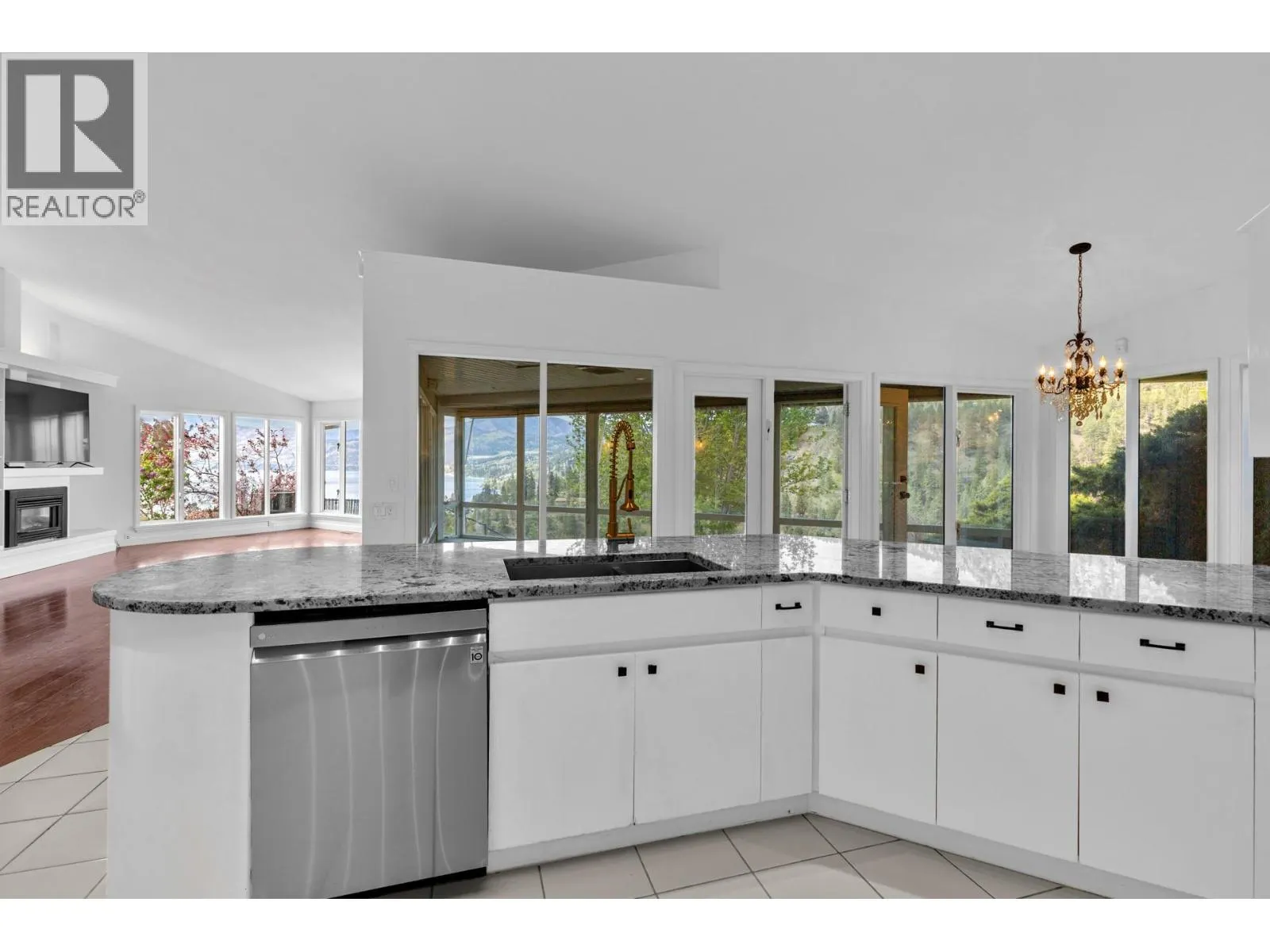 3784 Inglis Place