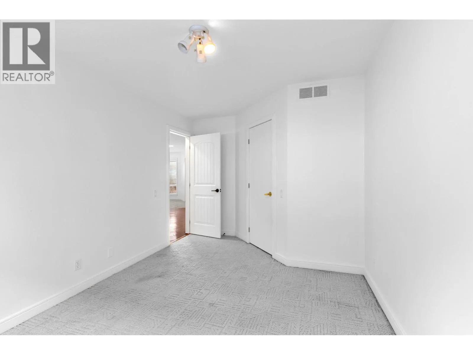 3784 Inglis Place