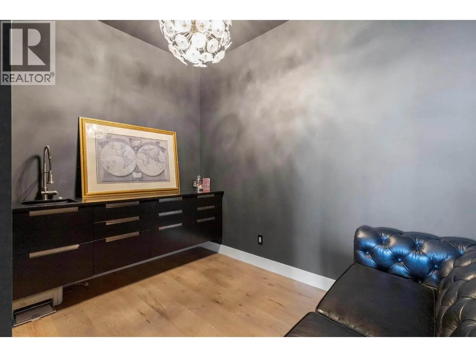120 Sunset Boulevard