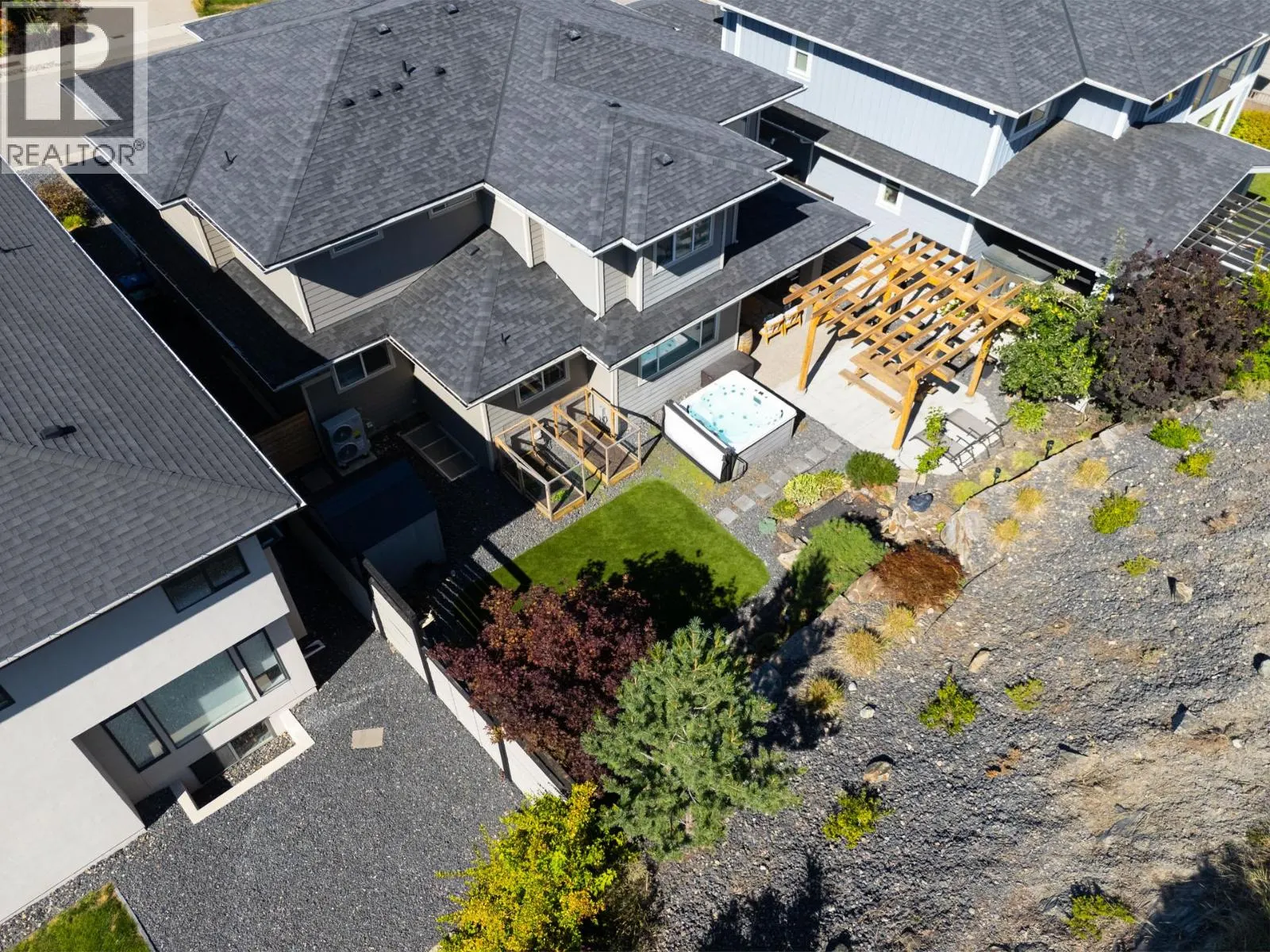 453 Lakepointe Drive