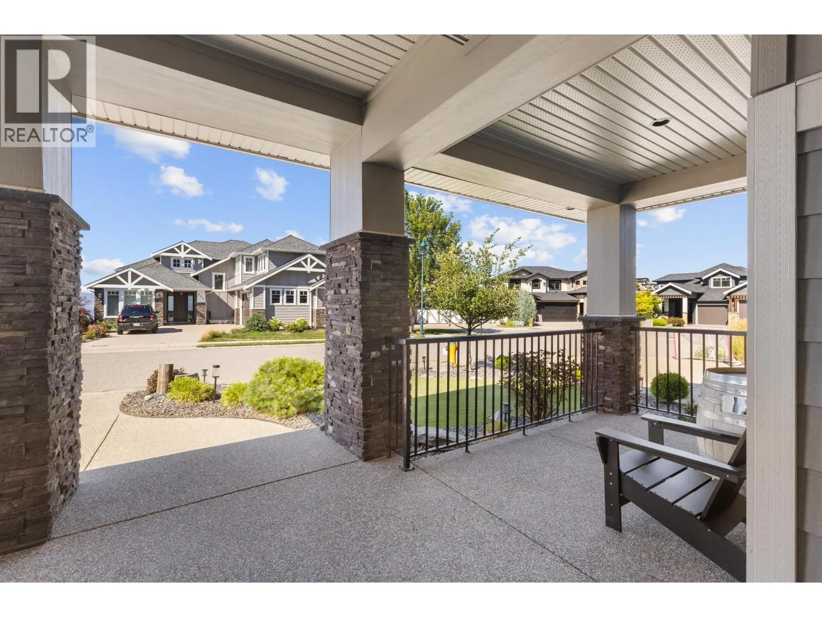 453 Lakepointe Drive