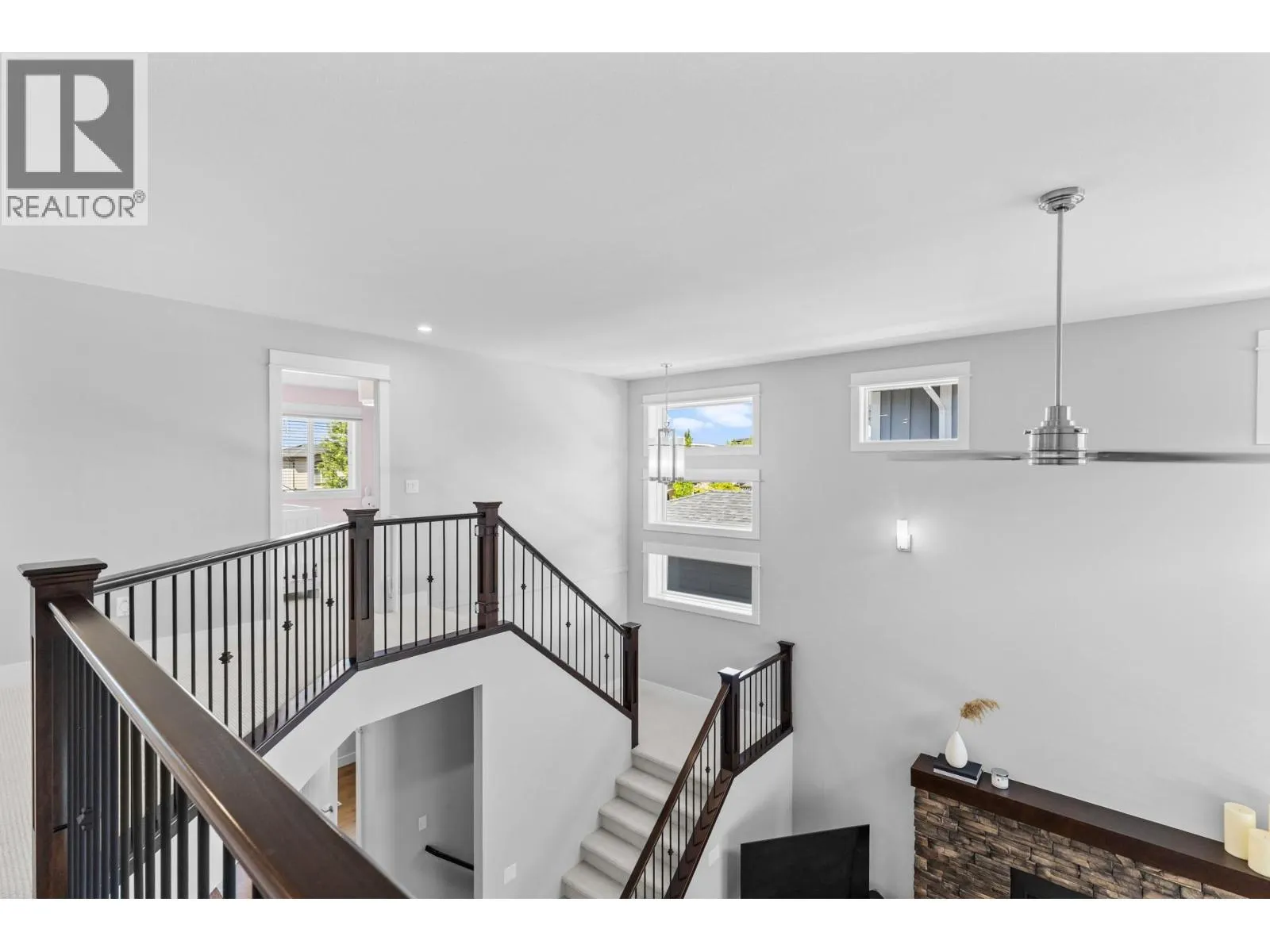 453 Lakepointe Drive