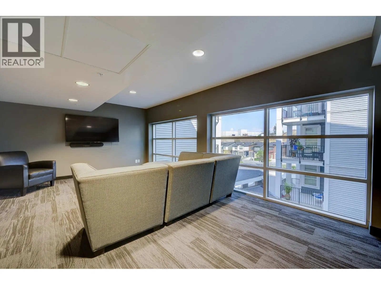 1880 HUGH ALLAN Drive Unit# 115
