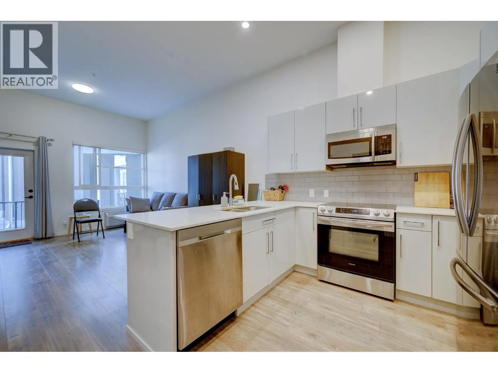 1880 HUGH ALLAN Drive Unit# 115