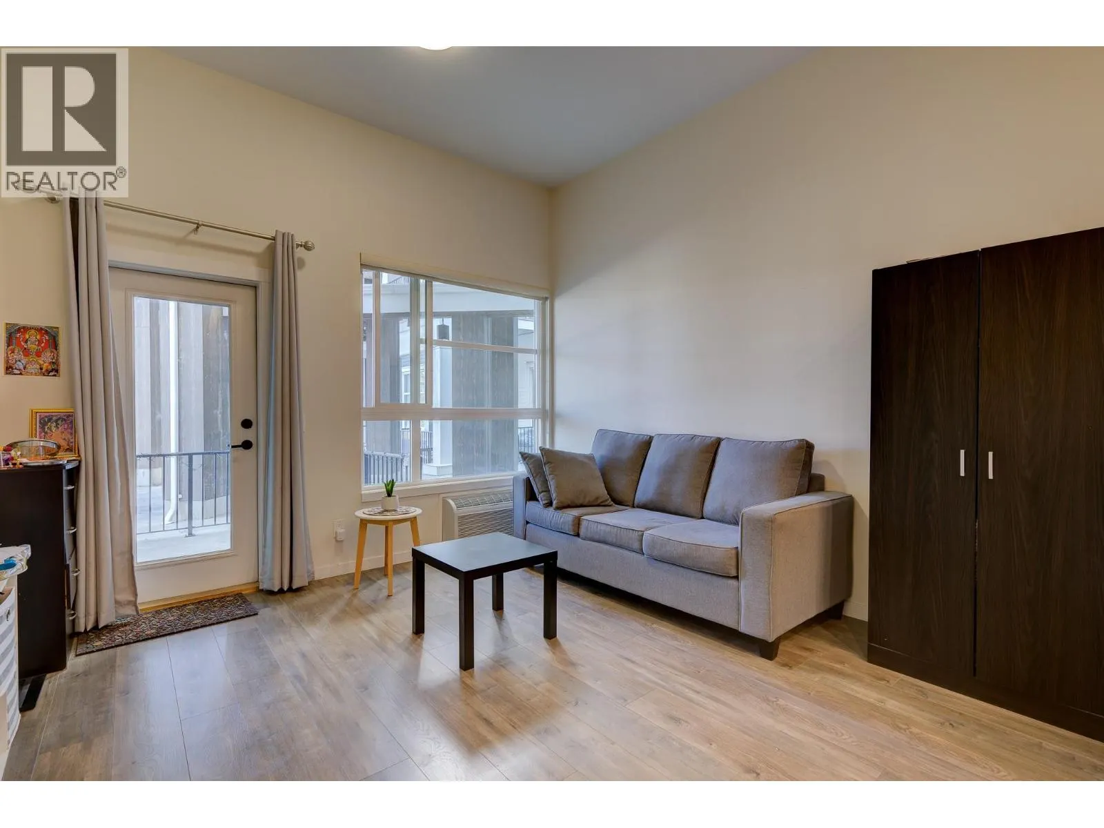 1880 HUGH ALLAN Drive Unit# 115