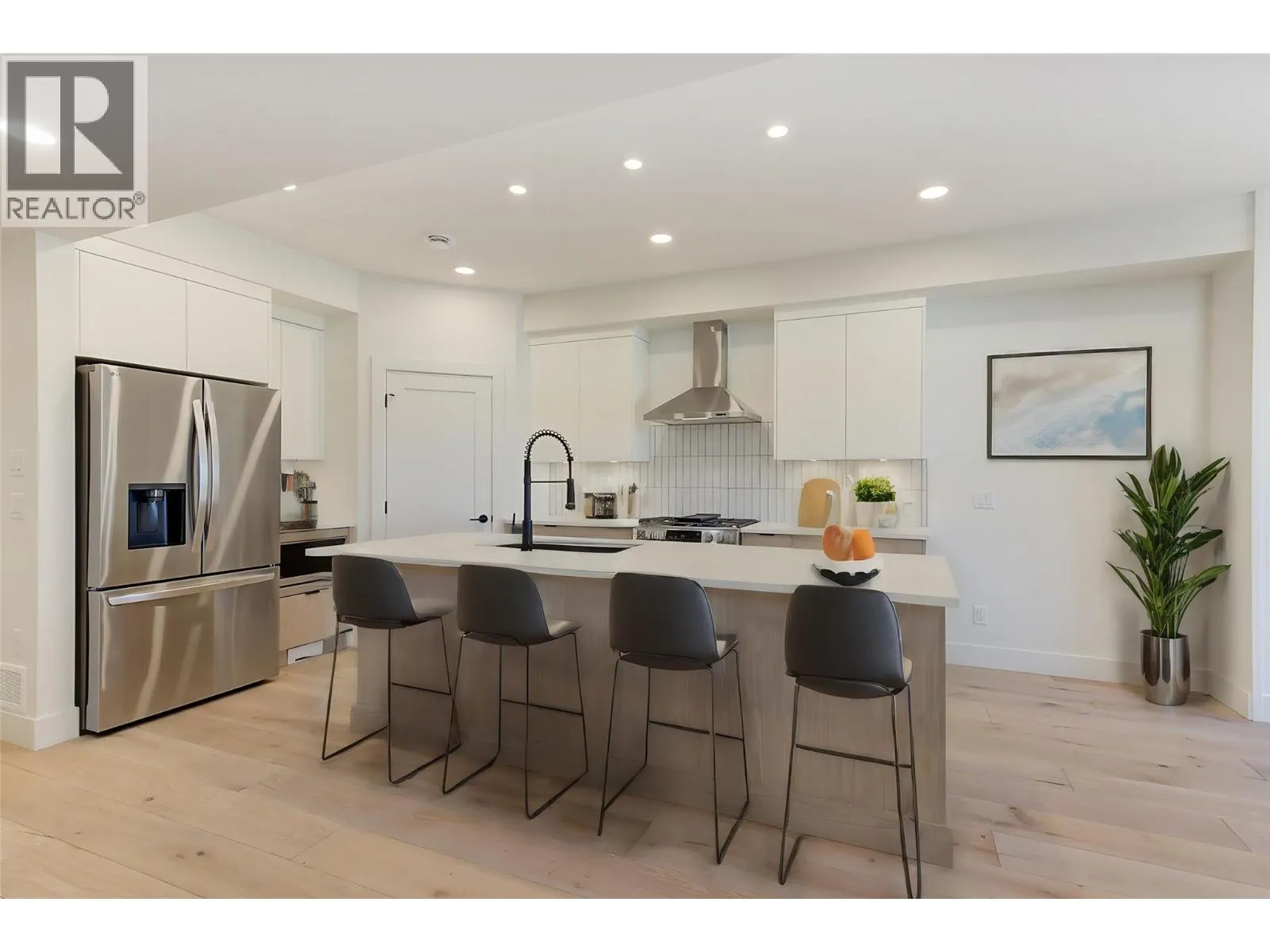 857 Kinnear Court