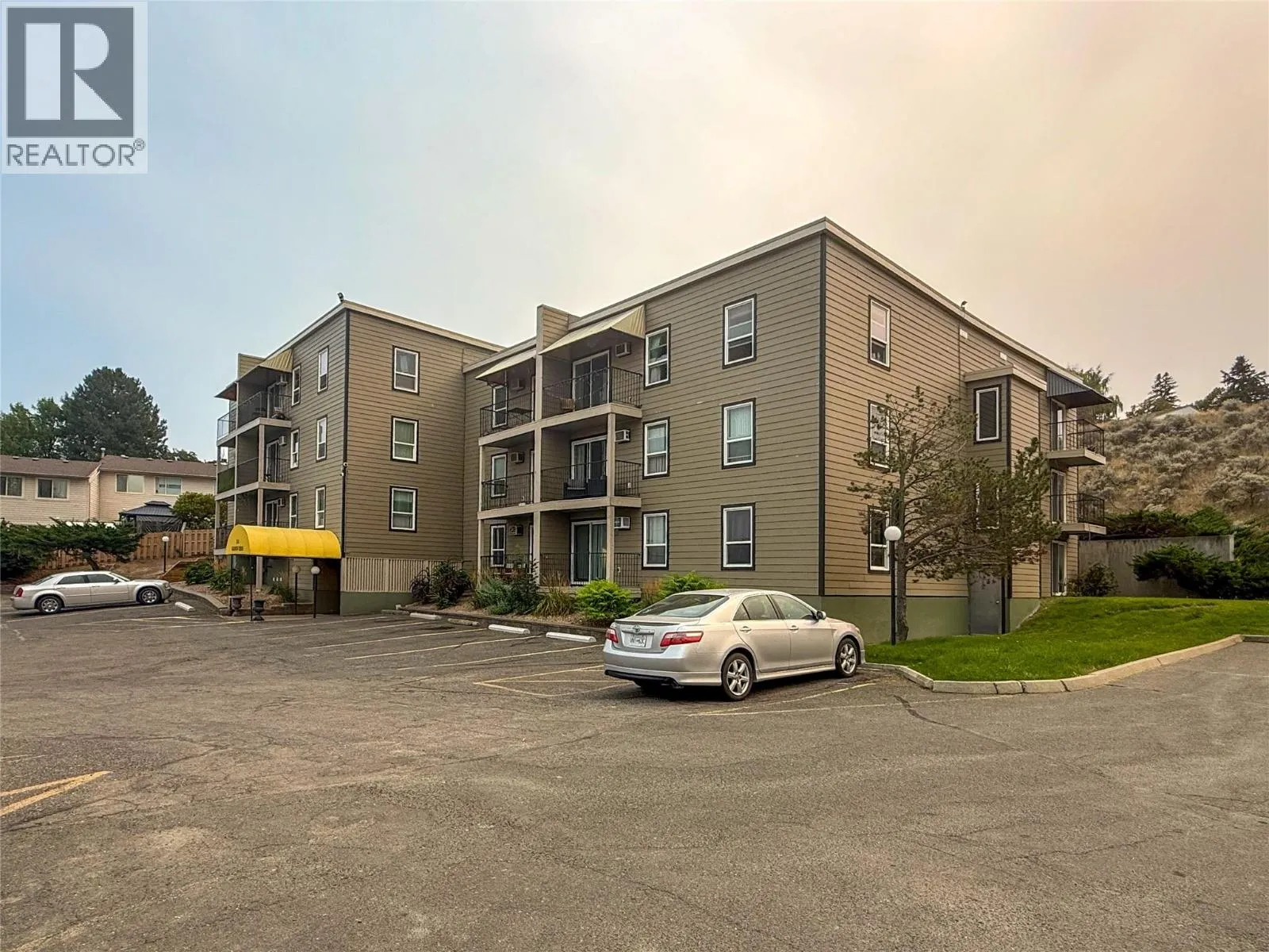751 Grandview Terrace Unit# 102