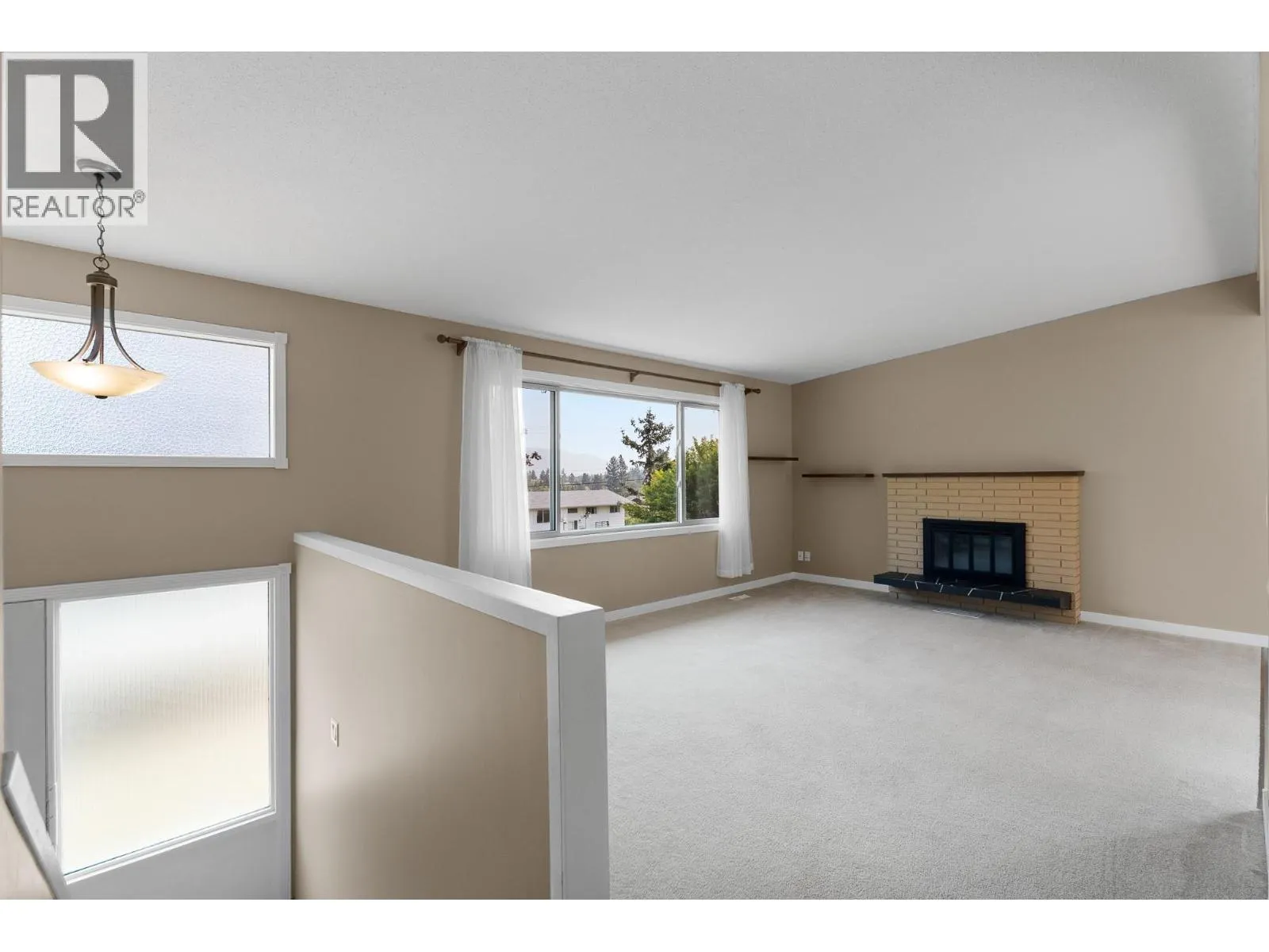 1365 CLEARVIEW Drive