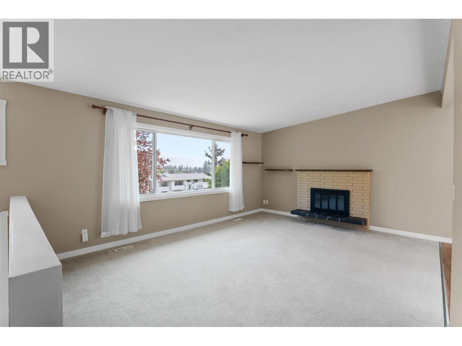 1365 CLEARVIEW Drive