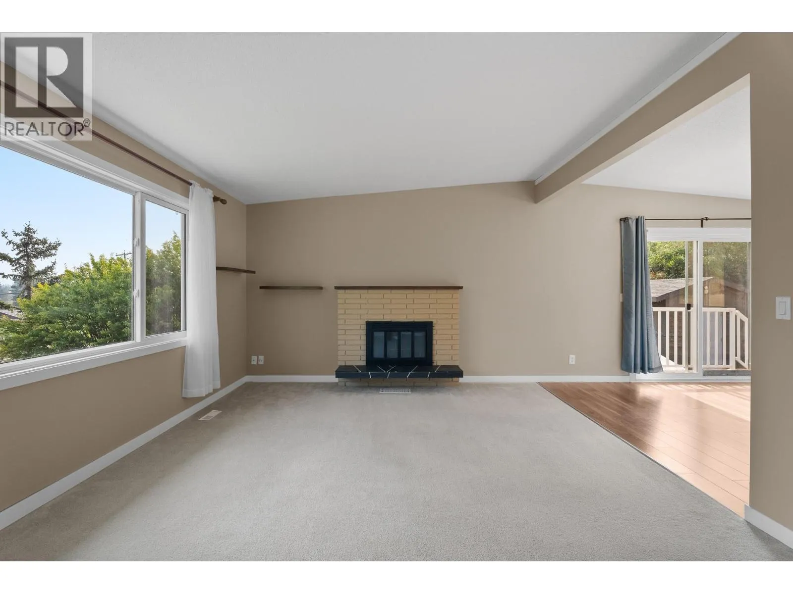 1365 CLEARVIEW Drive