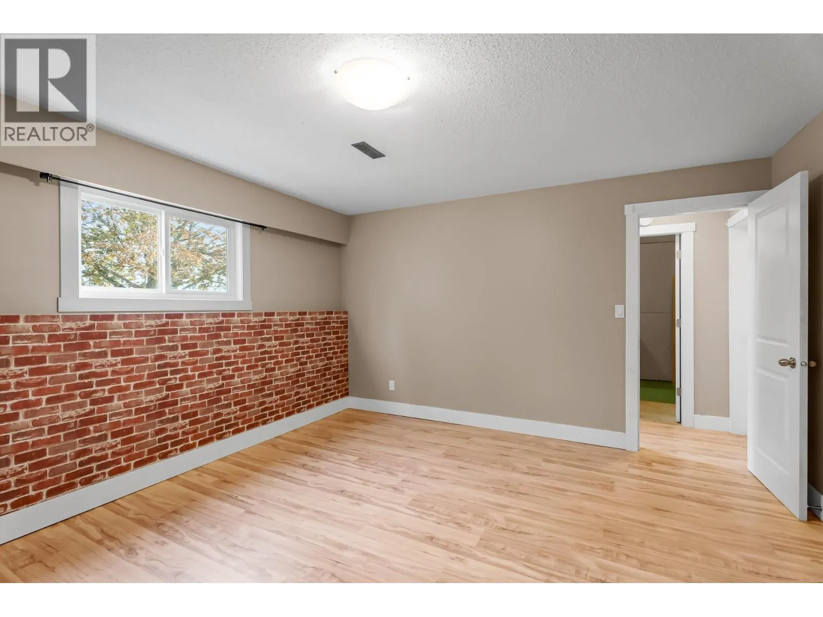 1365 CLEARVIEW Drive