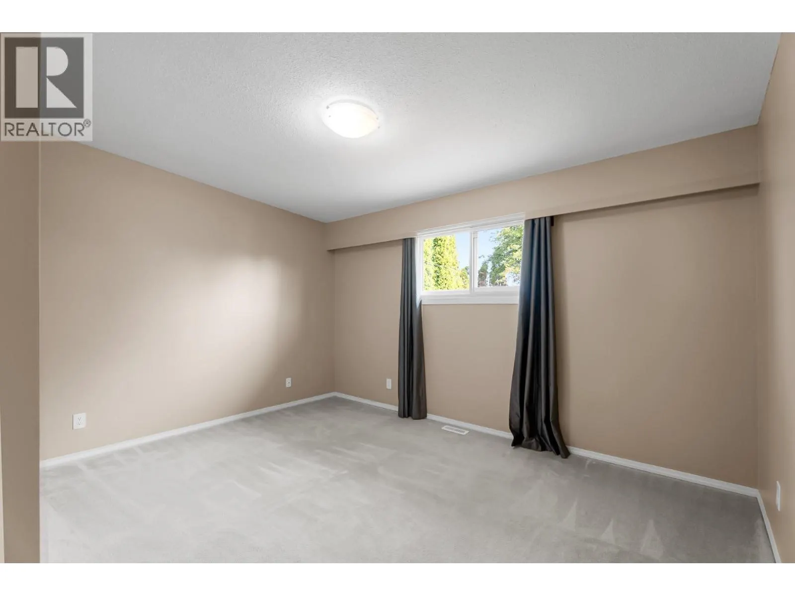 1365 CLEARVIEW Drive