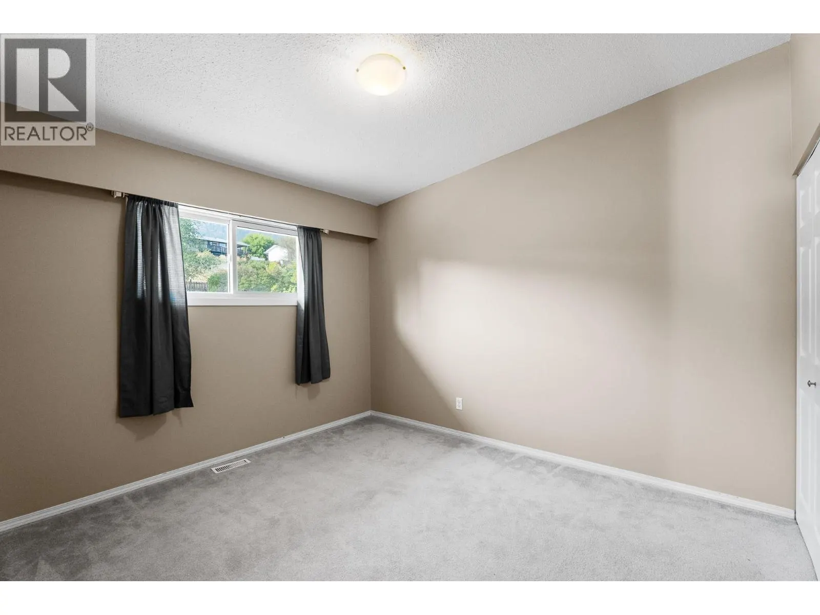 1365 CLEARVIEW Drive