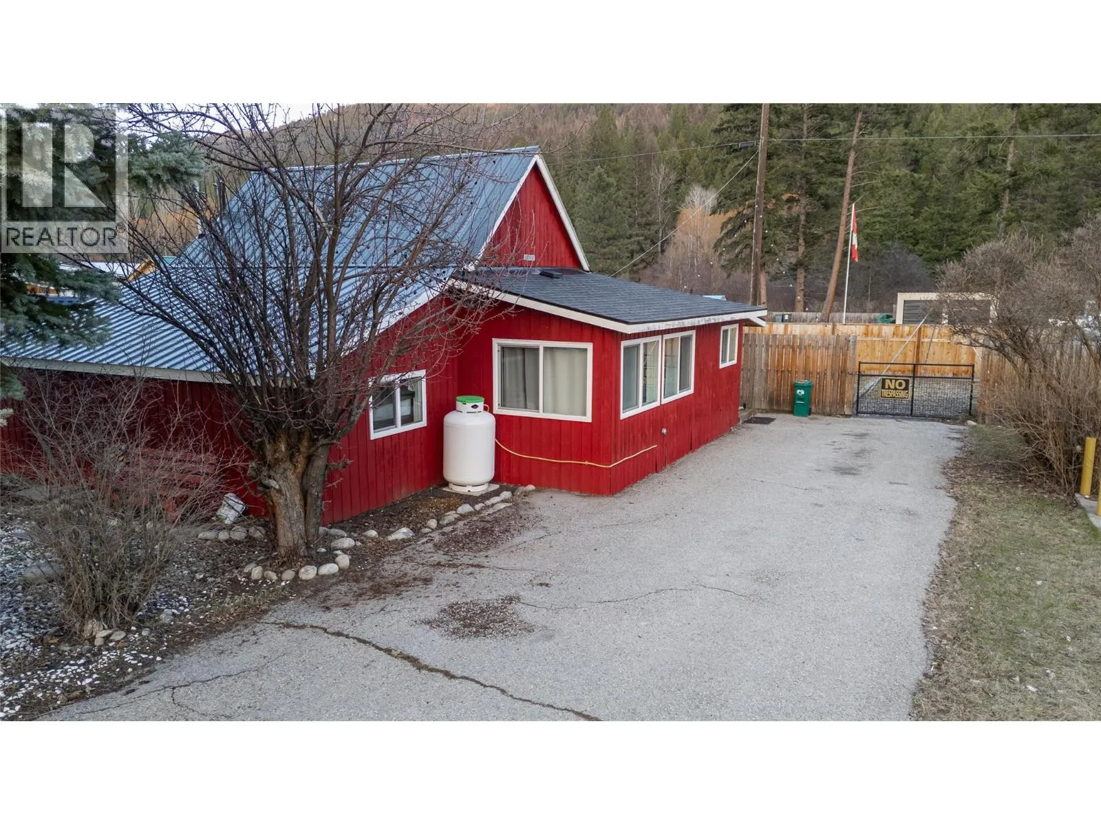 5844 Highway 33