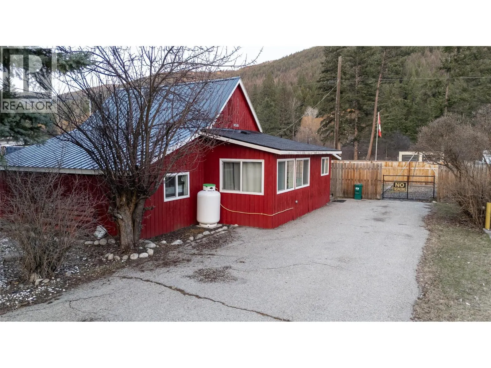 5844 Highway 33