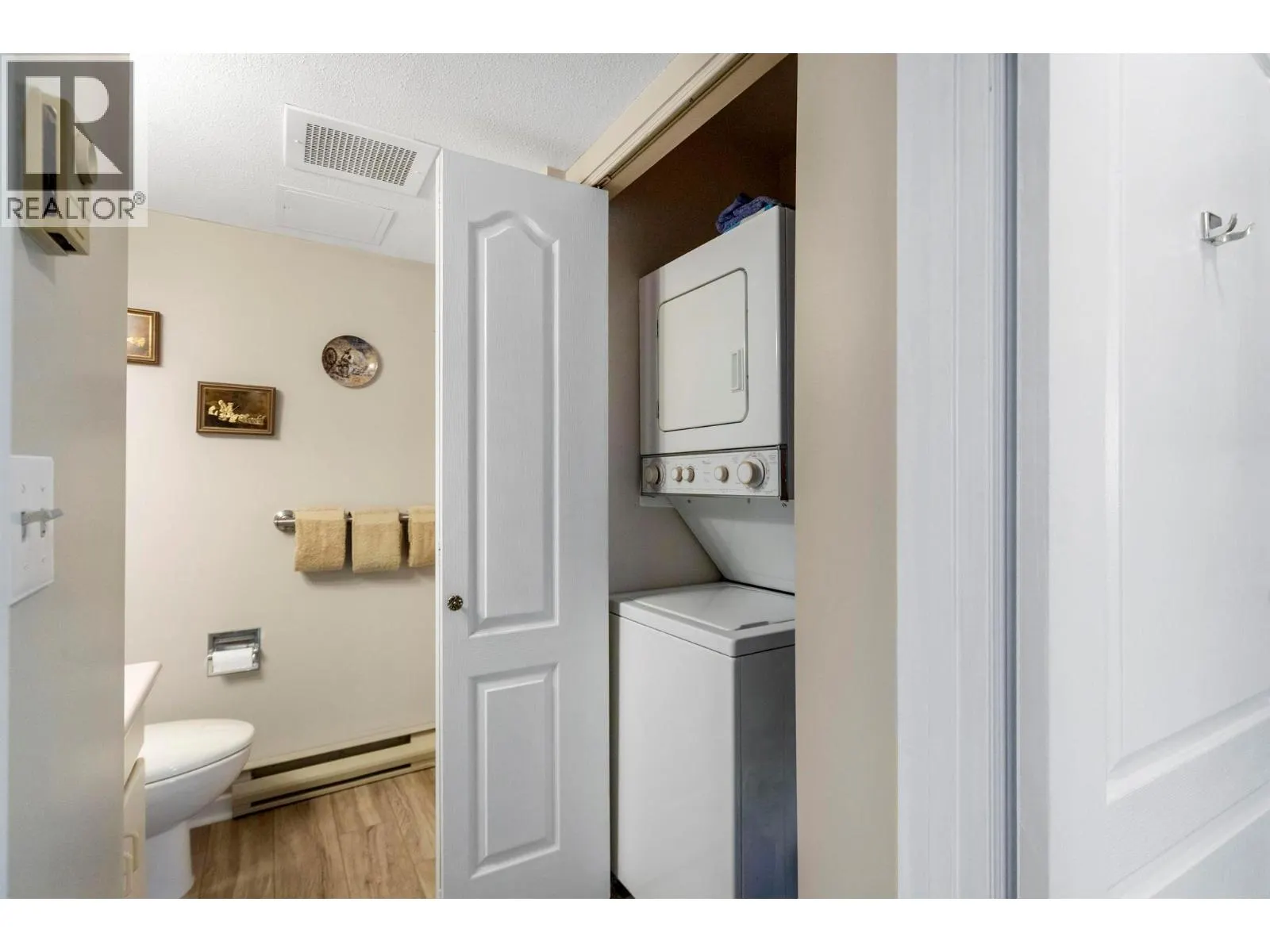 3157 Casorso Road Unit# 204