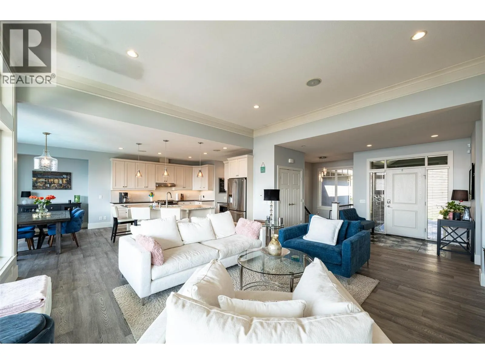 6905 Foothills Drive
